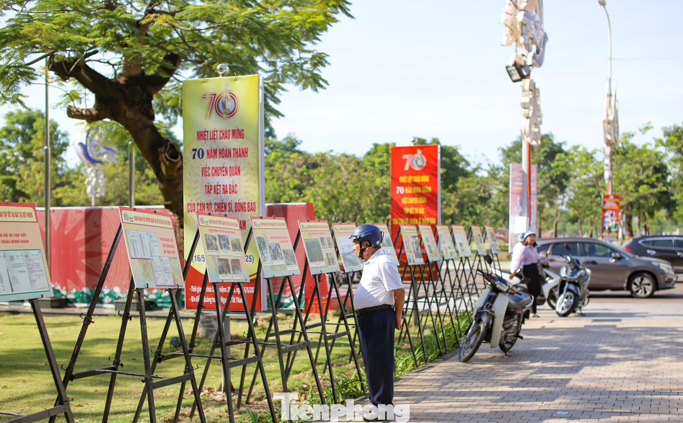Triển lãm kéo dài tới hết ngày 17/5. Ảnh: Trương Định Triển lãm kéo dài tới hết ngày 17/5. Ảnh: Trương Định