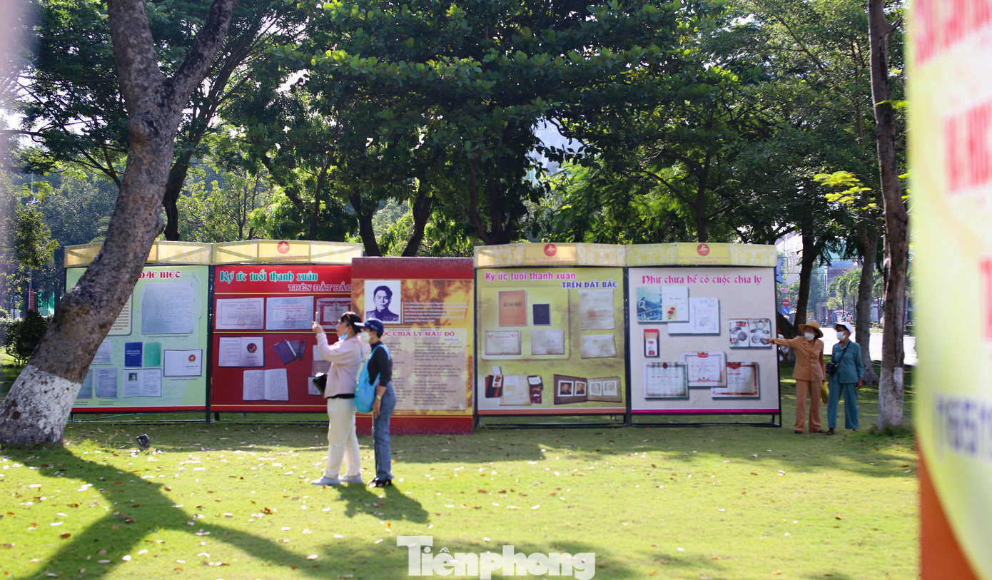 Trưng bày góp phần khơi dậy niềm tự hào, ý thức gìn giữ và phát huy giá trị lịch sử, giáo dục truyền thống yêu nước cho các thế hệ hôm nay. Ảnh: Trương Định Trưng bày góp phần khơi dậy niềm tự hào, ý thức gìn giữ và phát huy giá trị lịch sử, giáo dục truyền thống yêu nước cho các thế hệ hôm nay. Ảnh: Trương Định