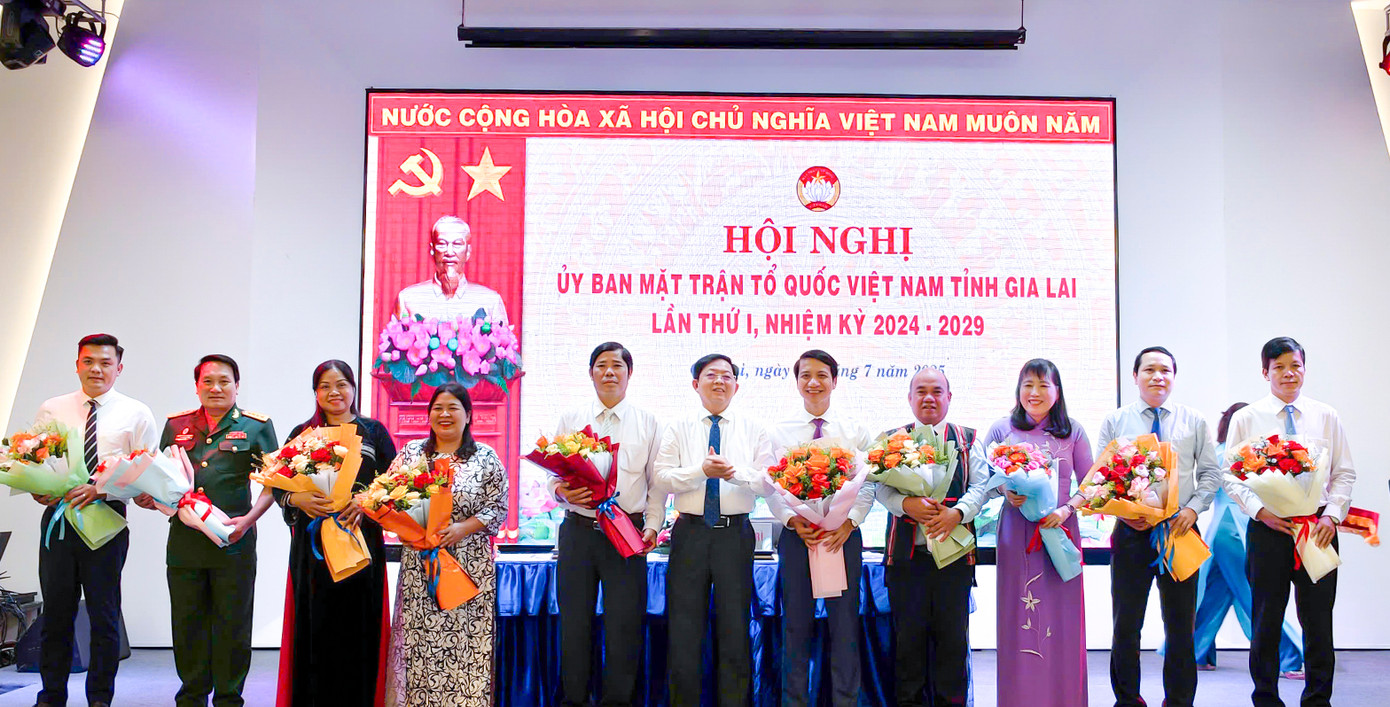 Ra mắt Ban Thường trực Ủy ban MTTQ Việt Nam tỉnh Gia Lai, nhiệm kỳ 2024-2029.