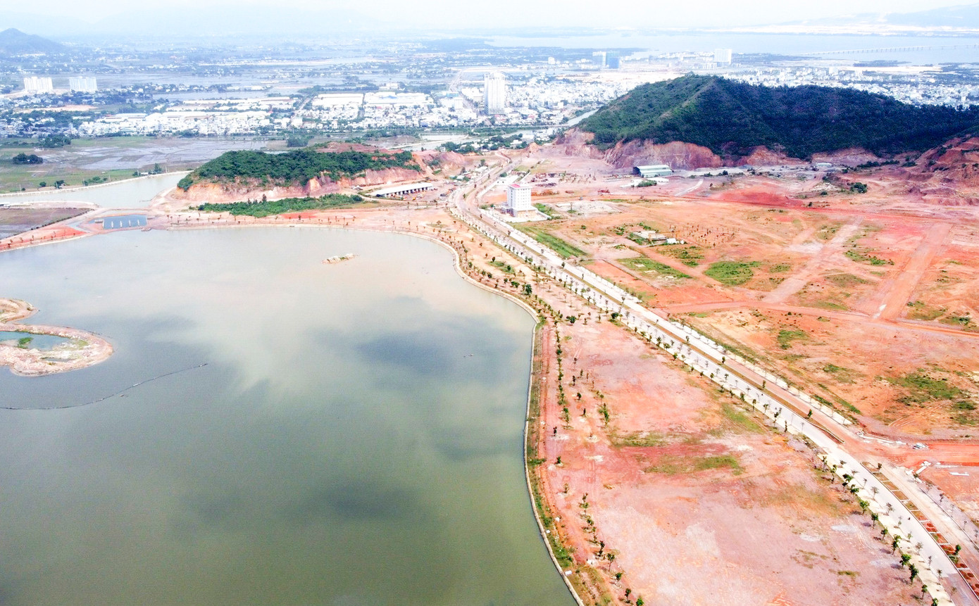 Dự án Khu đô thị hồ Phú Hòa thi công dang dở. Ảnh: L.X Dự án Khu đô thị hồ Phú Hòa thi công dang dở. Ảnh: L.X