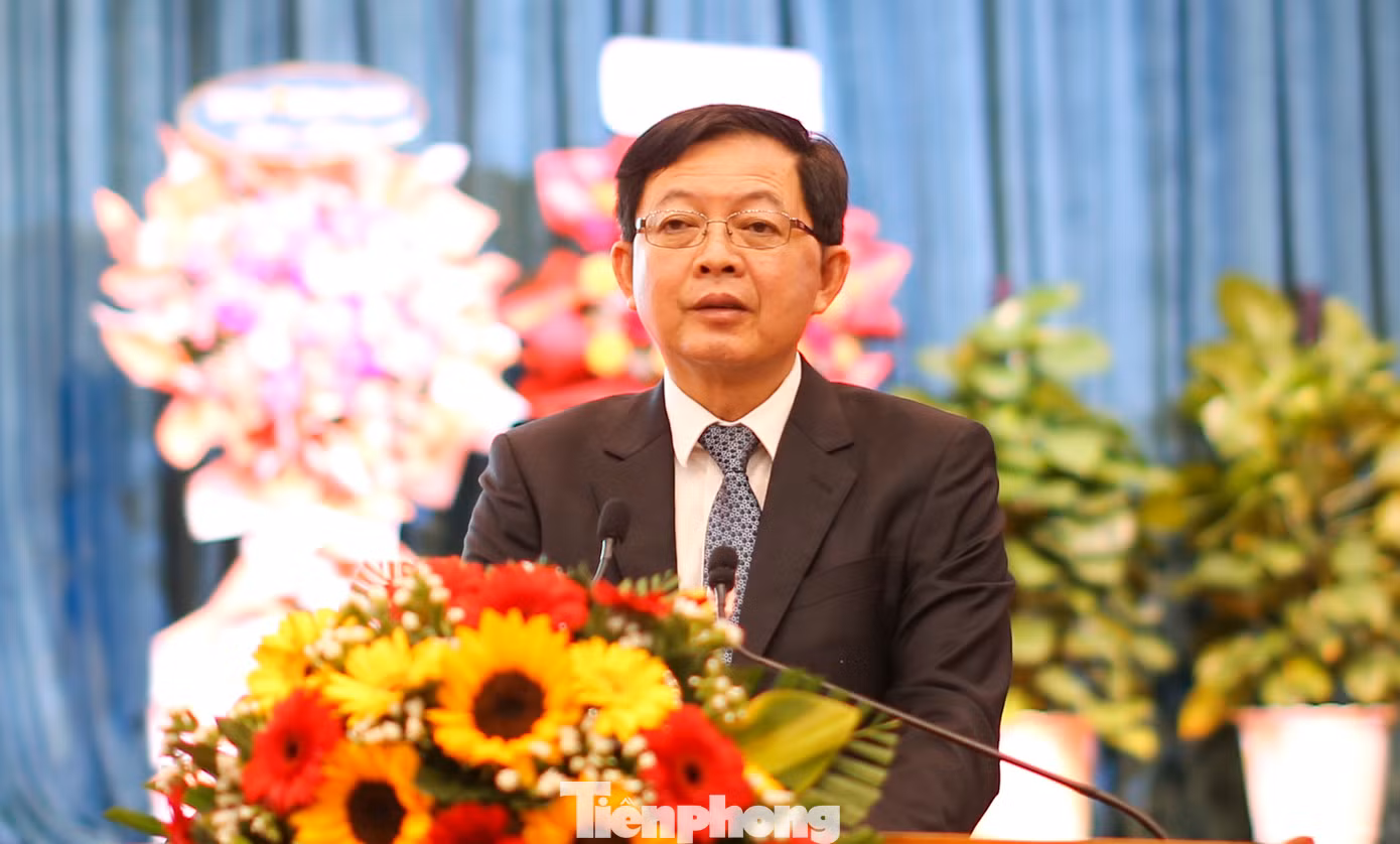 Bí thư Tỉnh ủy Bình Định Hồ Quốc Dũng phát biểu tại hội nghị. Ảnh: Trương Định.
