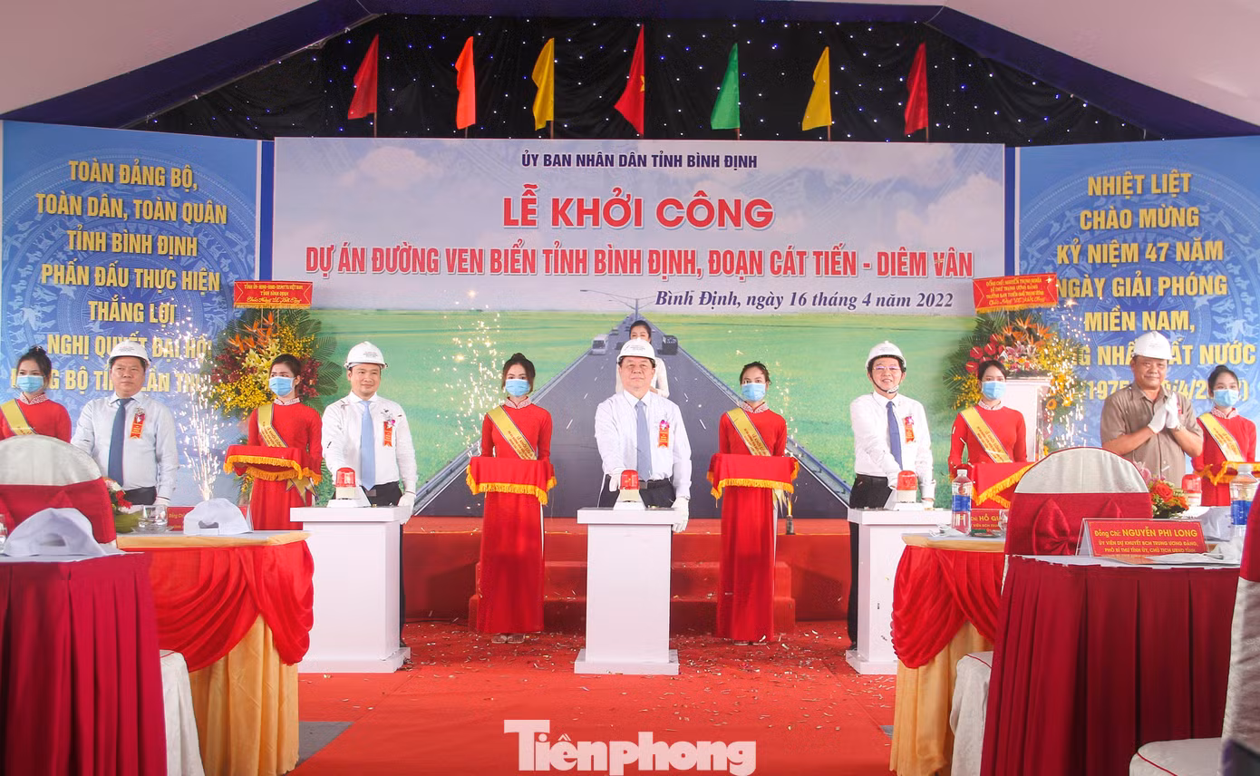 Lễ khởi công dự án đường ven biển tỉnh Bình Định, đoạn Cát Tiến - Diêm Vân. Ảnh: Trương Định