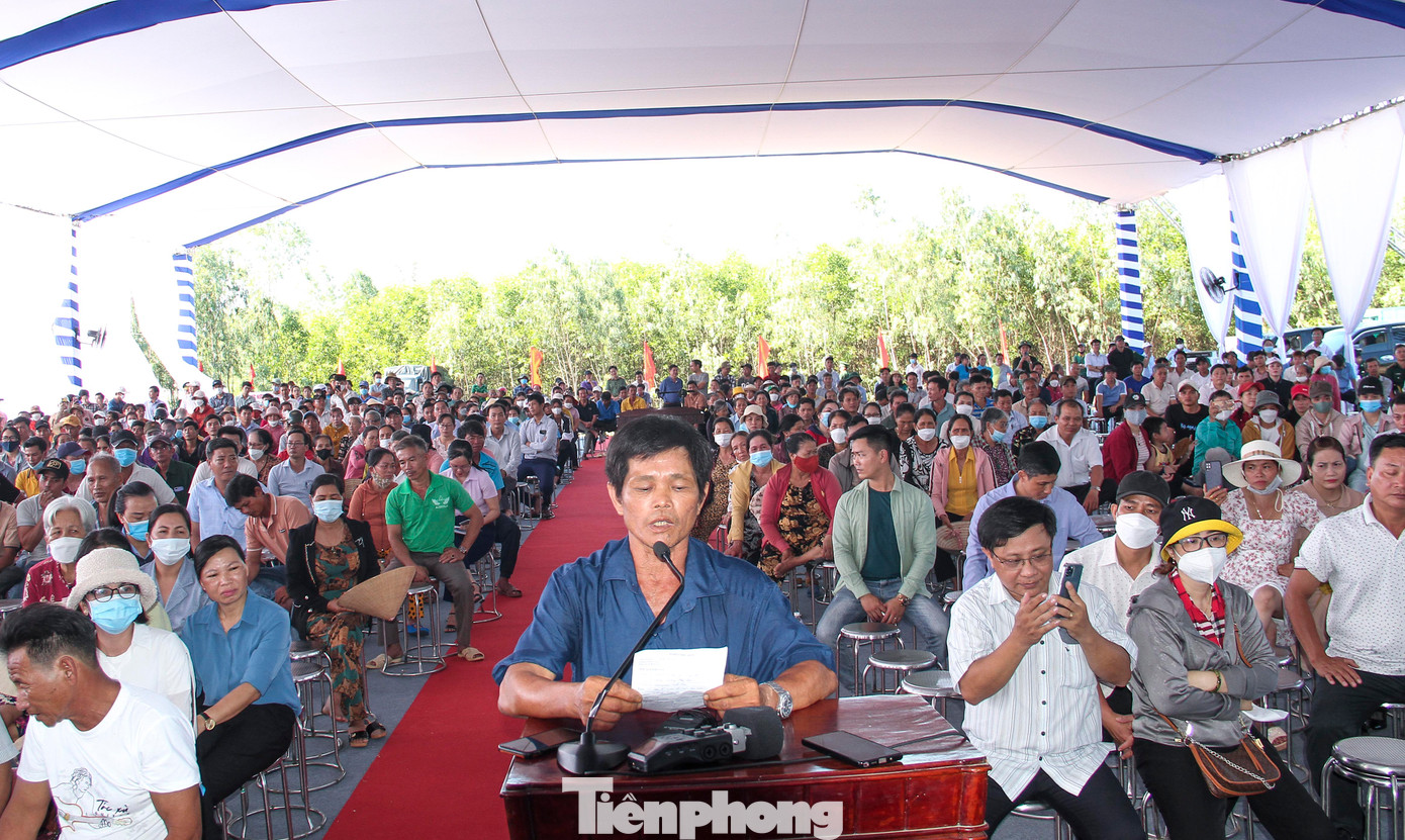 Đông đảo người dân tham gia. Ảnh: Trương Định