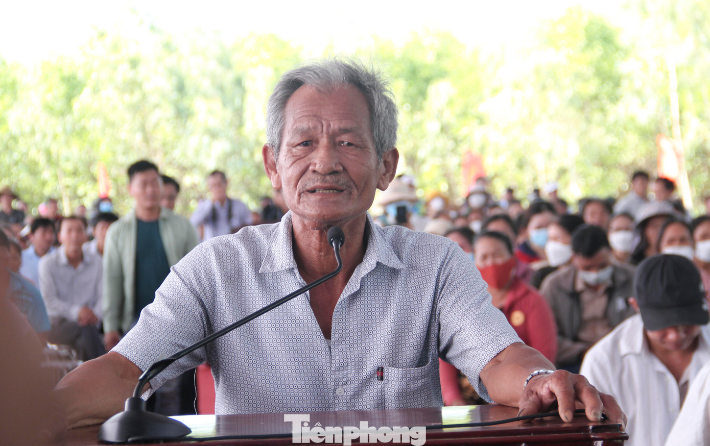 Ông Trần Văn Nghĩa nêu ý kiến. Ảnh: Trương Định.