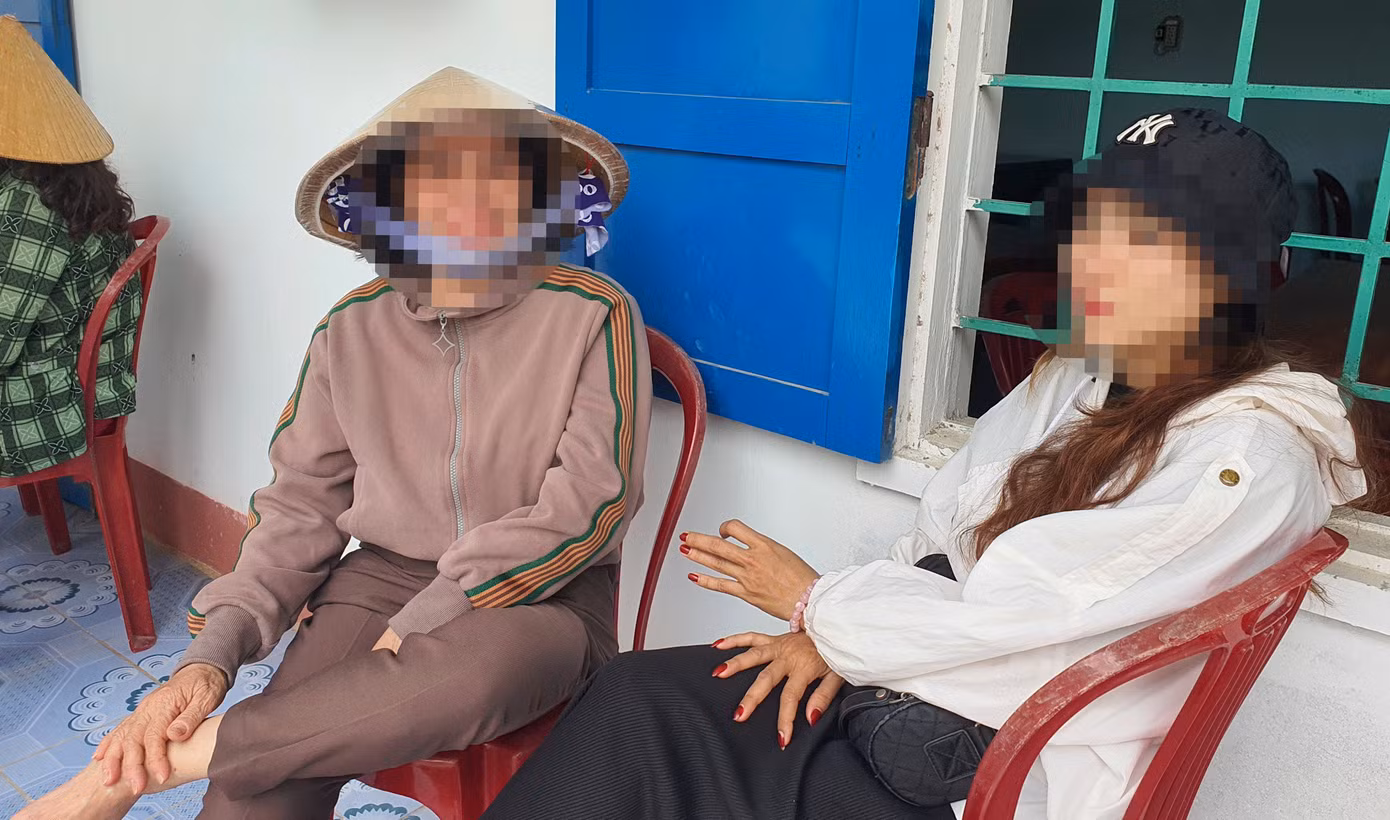 Người dân lo lắng khi không lấy được tiền. Ảnh: TT