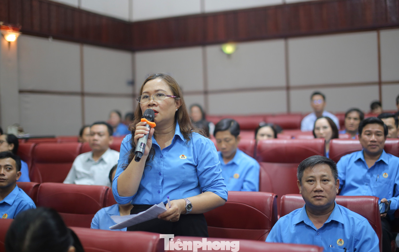 Các đơn vị Công đoàn cơ sở nêu kiến nghị. Ảnh: Trương Định Các đơn vị Công đoàn cơ sở nêu kiến nghị. Ảnh: Trương Định
