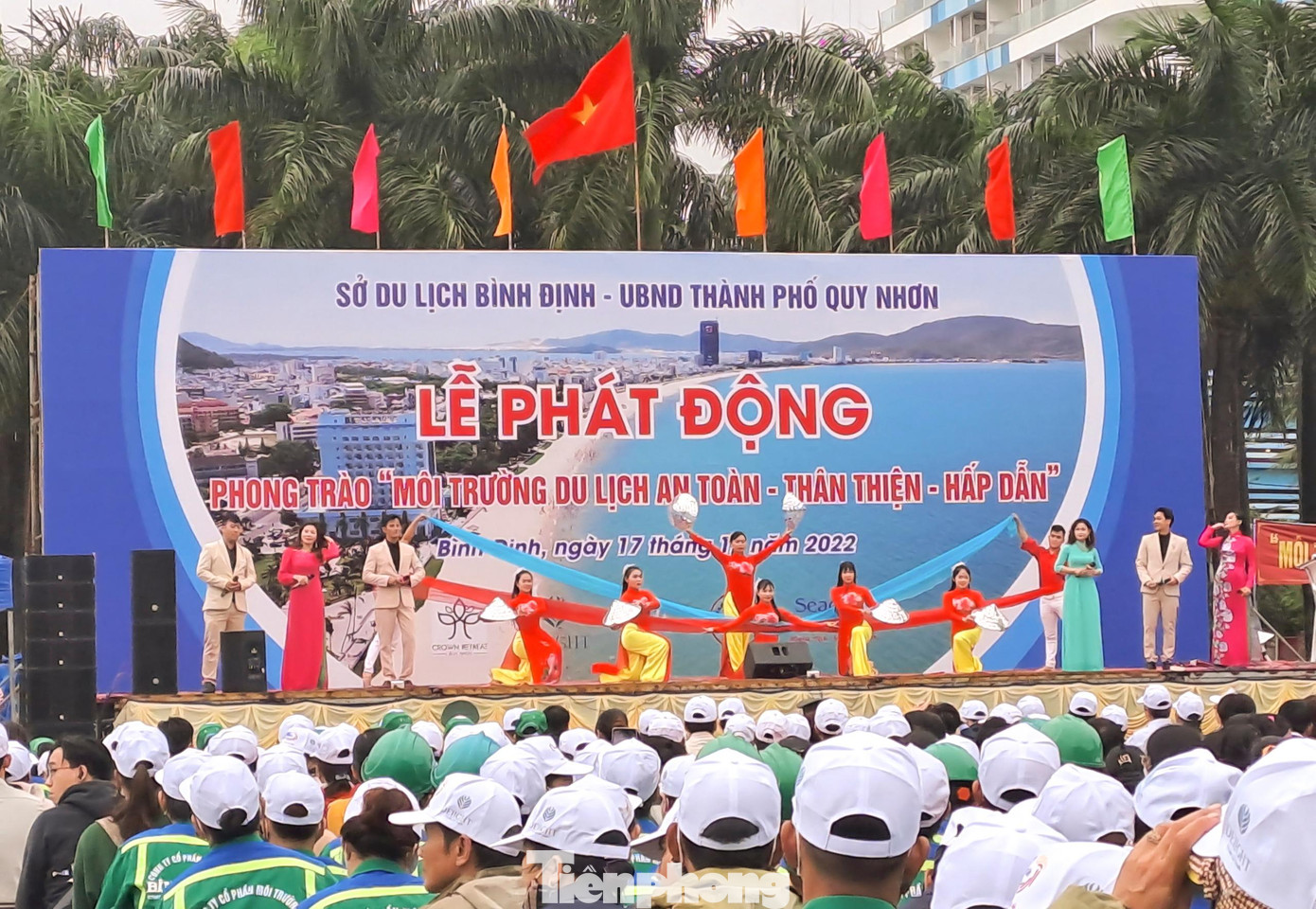 Lễ phát động phong trào “Môi trường du lịch An toàn – Thân thiện – Hấp dẫn”. Ảnh: Trương Định