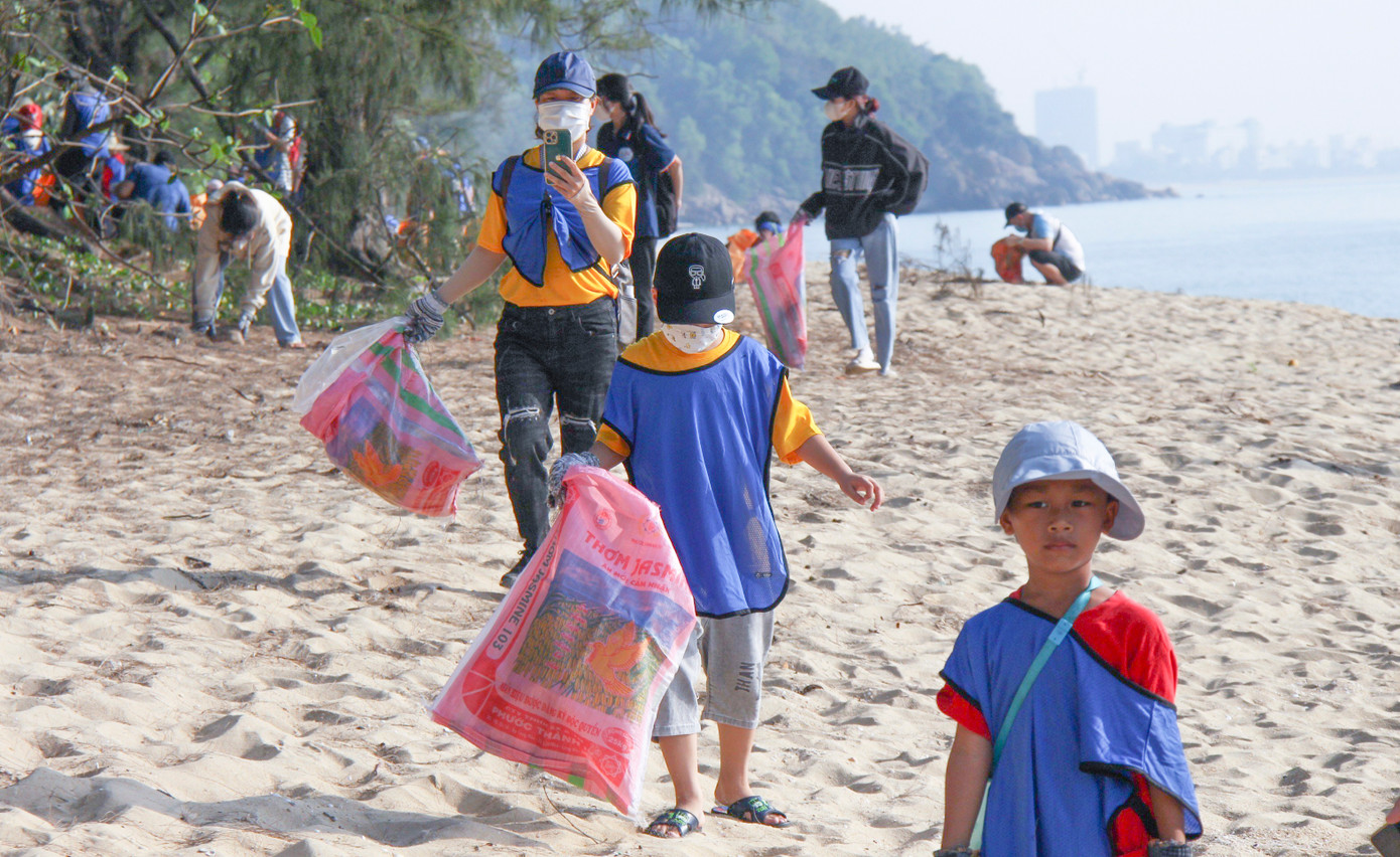 Đồng thời khơi dậy và thúc đẩy phong trào chung tay làm sạch môi trường của cộng đồng người dân Bình Định, góp phần tạo nên hình ảnh tích cực của Bình Định trong các hoạt động môi trường của Việt Nam và thế giới. Theo đó, trong khuôn khổ sự kiện, hàng trăm học sinh, sinh viên, công chúng yêu môi trường đã nhặt rác, thu gom rác thải và làm sạch bờ biển Quy Hòa.