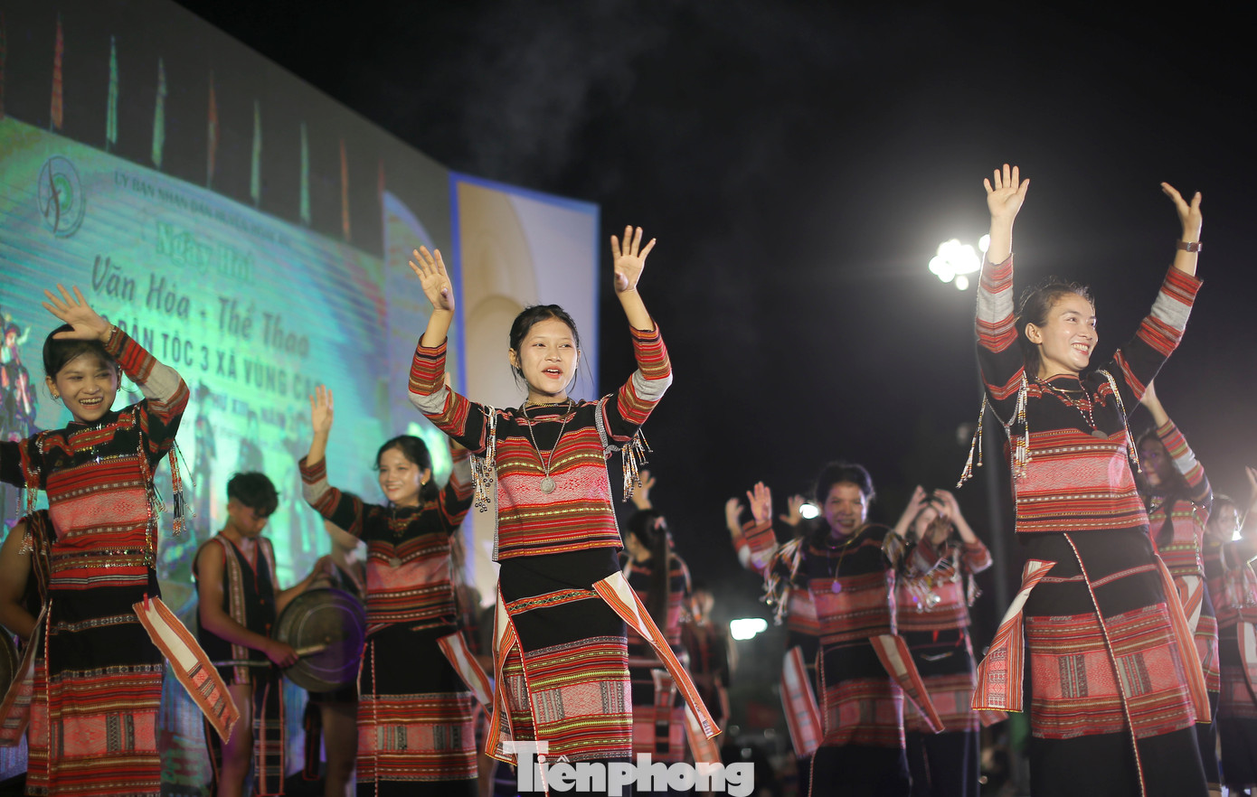 Liên hoan là dịp để giới thiệu quảng bá những nét đẹp trong văn hóa cồng chiêng đến đông đảo các bạn đoàn viên thanh niên và bà con nhân dân. Ảnh: Trương Định Liên hoan là dịp để giới thiệu quảng bá những nét đẹp trong văn hóa cồng chiêng đến đông đảo các bạn đoàn viên thanh niên và bà con nhân dân. Ảnh: Trương Định
