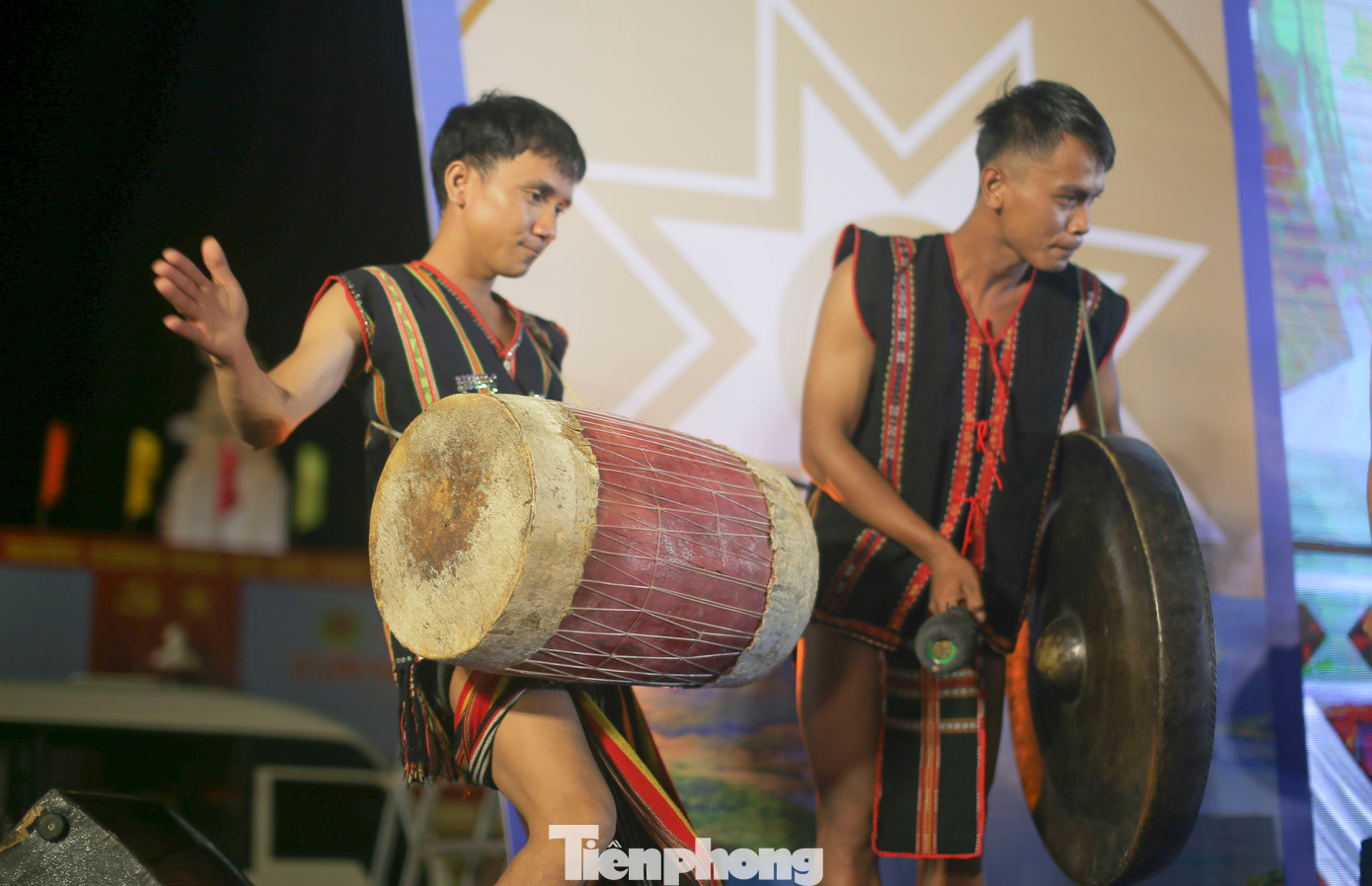 Vang vọng âm thanh đại ngàn giữa phố biển Quy Nhơn. Ảnh: Trương Định Vang vọng âm thanh đại ngàn giữa phố biển Quy Nhơn. Ảnh: Trương Định