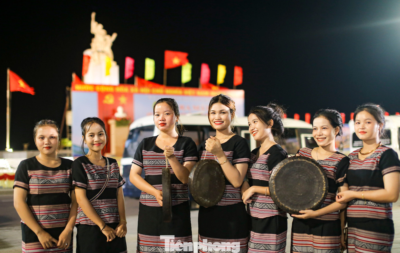 Các đơn vị tham gia buổi liên hoan. Ảnh: Trương Định Các đơn vị tham gia buổi liên hoan. Ảnh: Trương Định