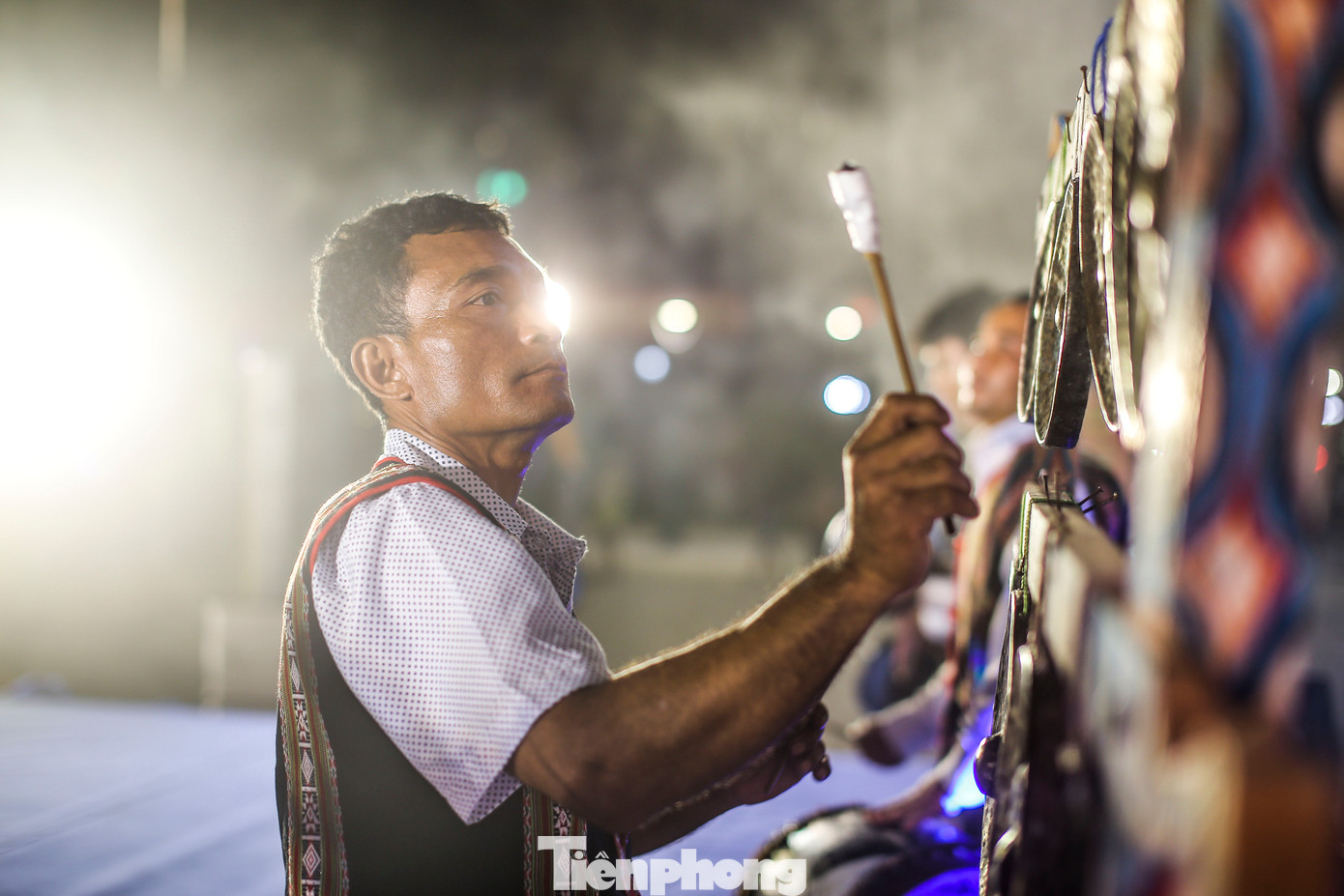 Vang vọng âm thanh đại ngàn giữa phố biển Quy Nhơn. Ảnh: Trương Định Vang vọng âm thanh đại ngàn giữa phố biển Quy Nhơn. Ảnh: Trương Định