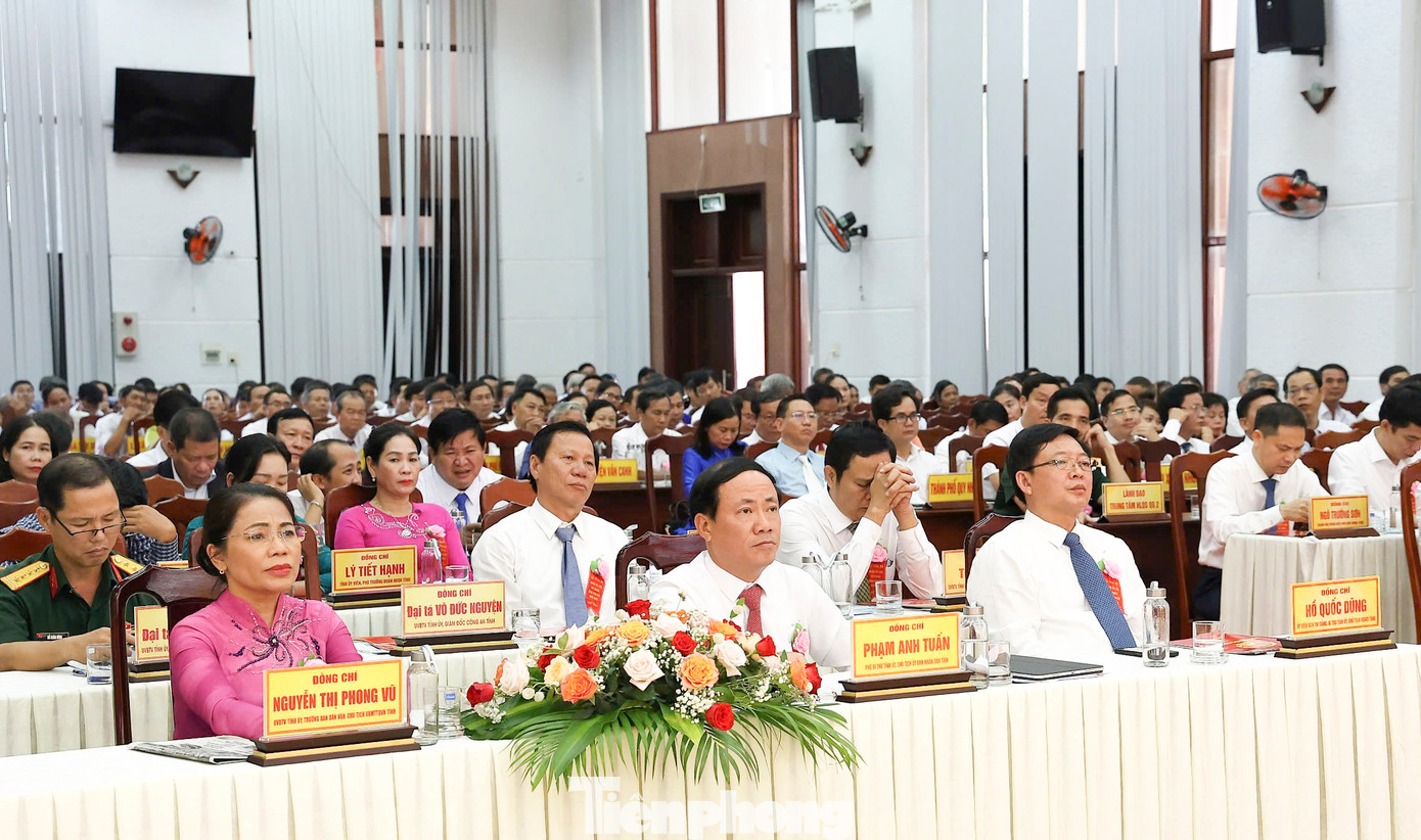 Lãnh đạo tỉnh Bình Định dự lễ. Ảnh: Trương Định