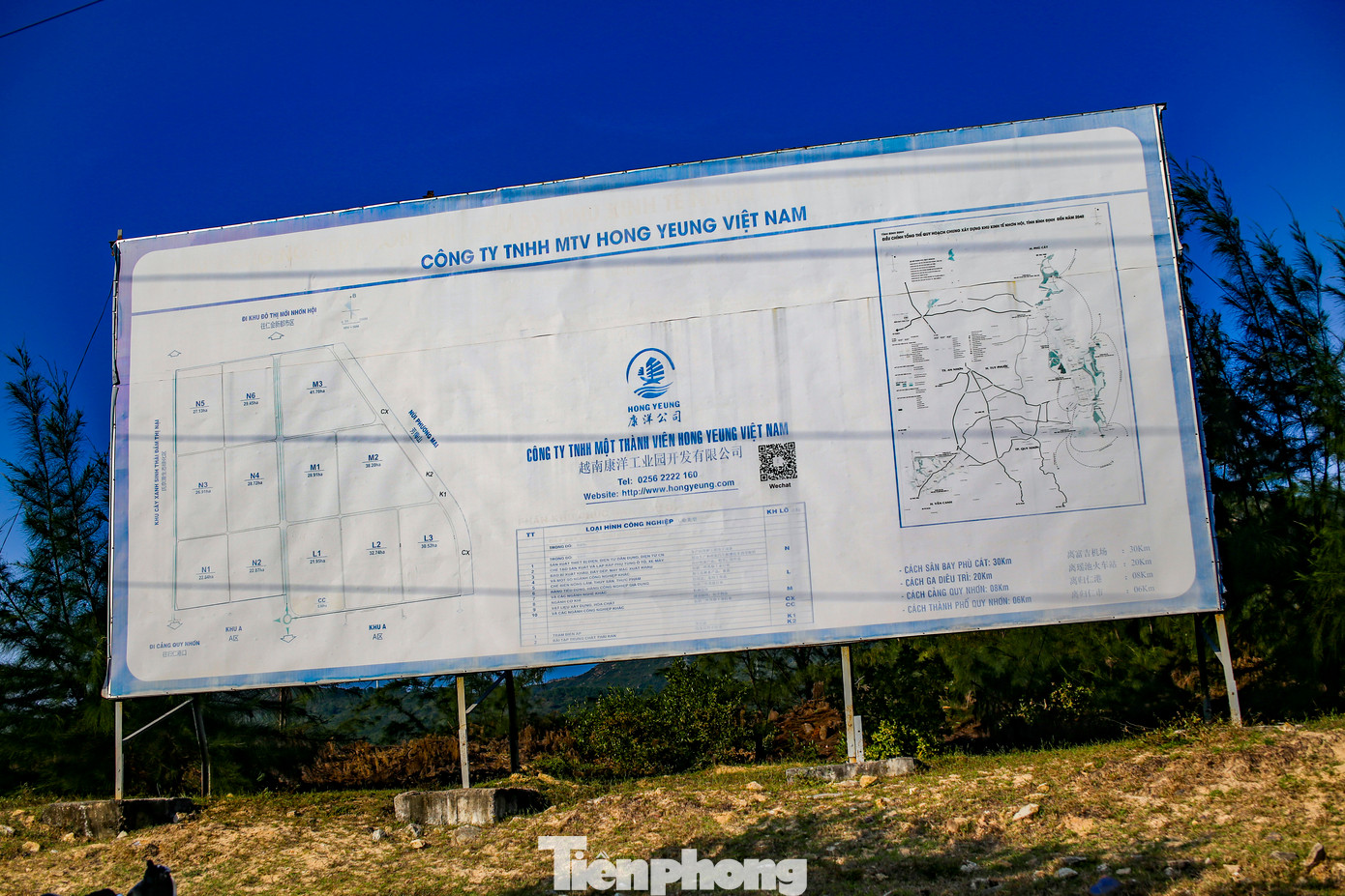 Bảng thông tin công ty và vùng triển khai dự án. Ảnh: Trương Định.