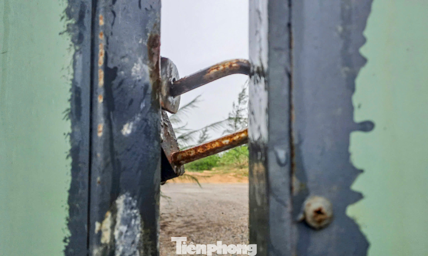 Vừa qua, Ban Quản lý Khu Kinh tế tỉnh Bình Định có quyết định ngừng hoạt động toàn bộ của dự án, thời gian 1 năm. Lý do, nhà đầu tư không thực hiện đúng nội dung chấp thuận chủ trương đầu tư và đã bị xử lý vi phạm hành chính nhưng tiếp tục vi phạm. Ảnh: Trương Định. Vừa qua, Ban Quản lý Khu Kinh tế tỉnh Bình Định có quyết định ngừng hoạt động toàn bộ của dự án, thời gian 1 năm. Lý do, nhà đầu tư không thực hiện đúng nội dung chấp thuận chủ trương đầu tư và đã bị xử lý vi phạm hành chính nhưng tiếp tục vi phạm. Ảnh: Trương Định.