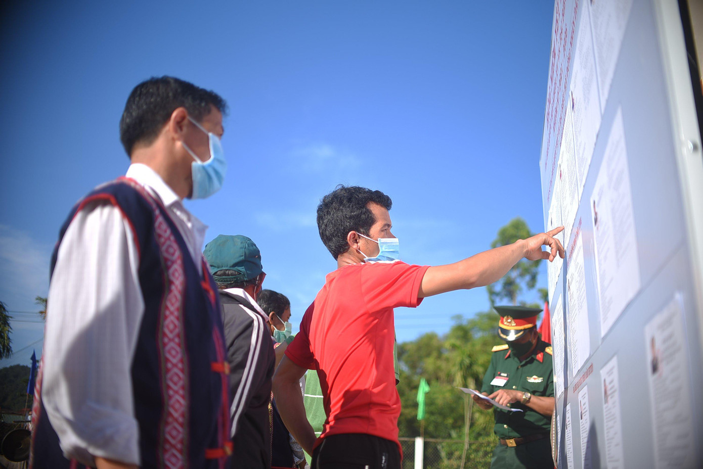 Các làng vùng cao trên địa bàn huyện Vân Canh và Vĩnh Thạnh đã diễn ra bầu cử an toàn, thành công, với tỷ lệ cử tri đi bầu đạt 100 %.