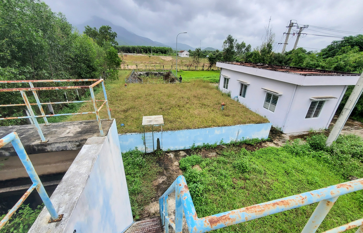 Nhà máy nước sạch "đắp chiếu" hơn 8 năm.