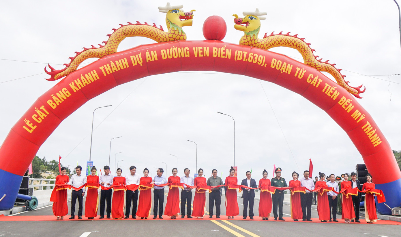 Lễ khánh thành dự án đường ven biển, đoạn Cát Tiến - Mỹ Thành.