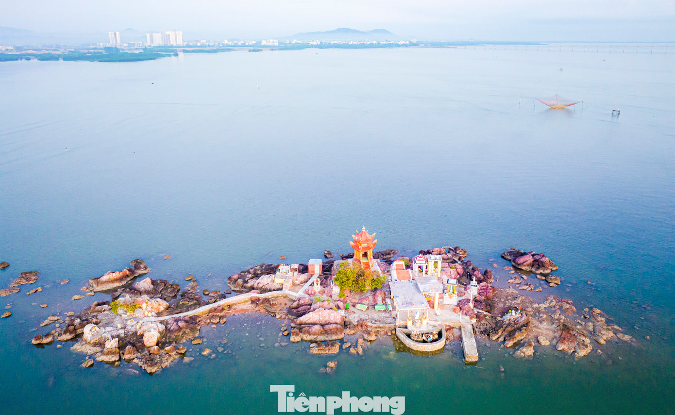 Theo UBND TP. Quy Nhơn, tháp Thầy Bói được tỉnh định hướng nằm trong tour sản phẩm du lịch văn hóa tâm linh trên đầm Thị Nại. Việc cải tạo, nâng cấp tháp gắn với cảnh quan khu vực xung quanh cũng nhằm mục đích này. Ảnh: Trương Định.