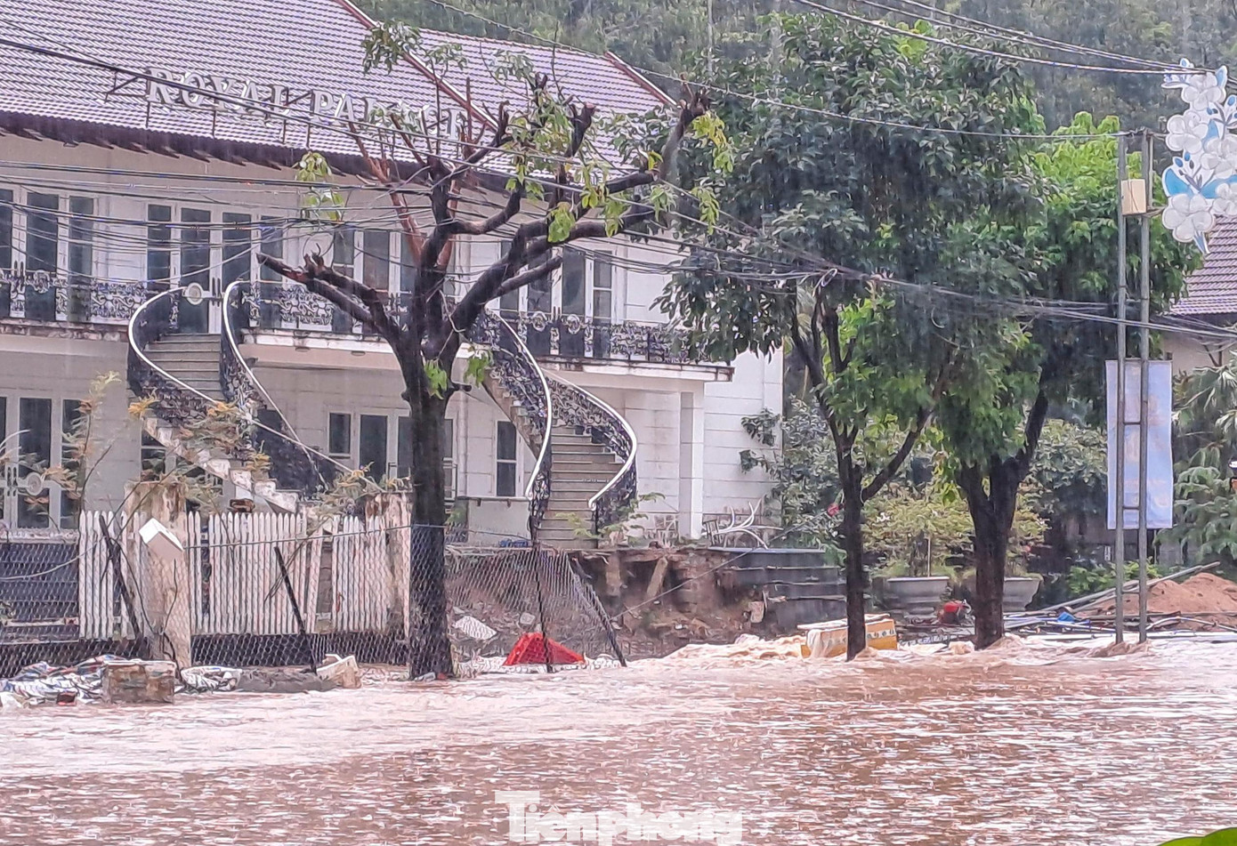 Khu vực trước khách sạn Hoàng Gia. Ảnh: Trương Định