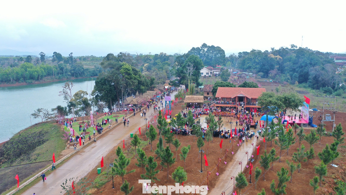 Nằm ở độ cao 800m so với mặt nước biển, xã Vĩnh Sơn được ví như “Đà Lạt của Bình Định”. Trong ảnh - Ngày hội hoa anh đào năm 2025 tại xã Vĩnh Sơn. Ảnh: N.D Nằm ở độ cao 800m so với mặt nước biển, xã Vĩnh Sơn được ví như “Đà Lạt của Bình Định”. Trong ảnh - Ngày hội hoa anh đào năm 2025 tại xã Vĩnh Sơn. Ảnh: N.D