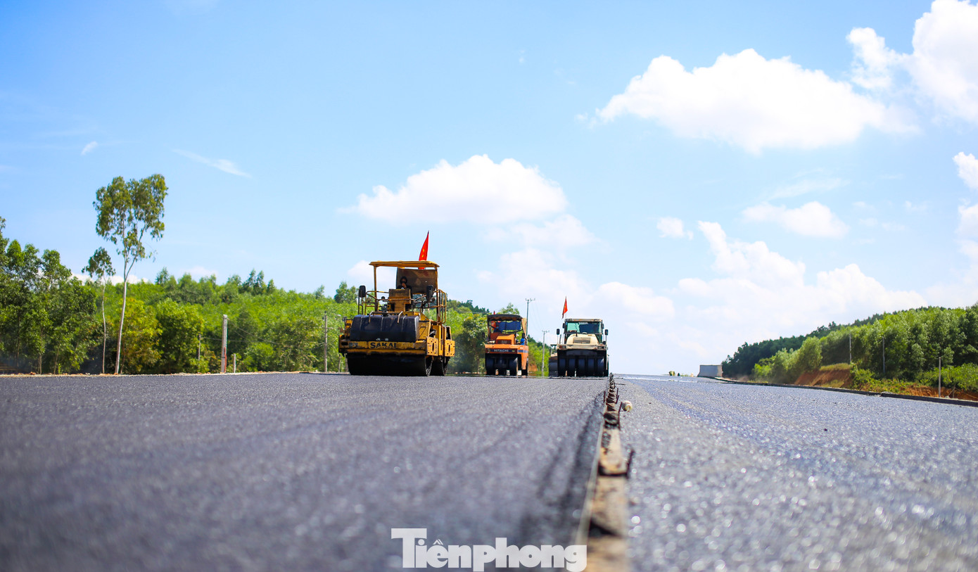 Cao tốc qua địa bàn tỉnh Bình Định. Ảnh: Trương Định