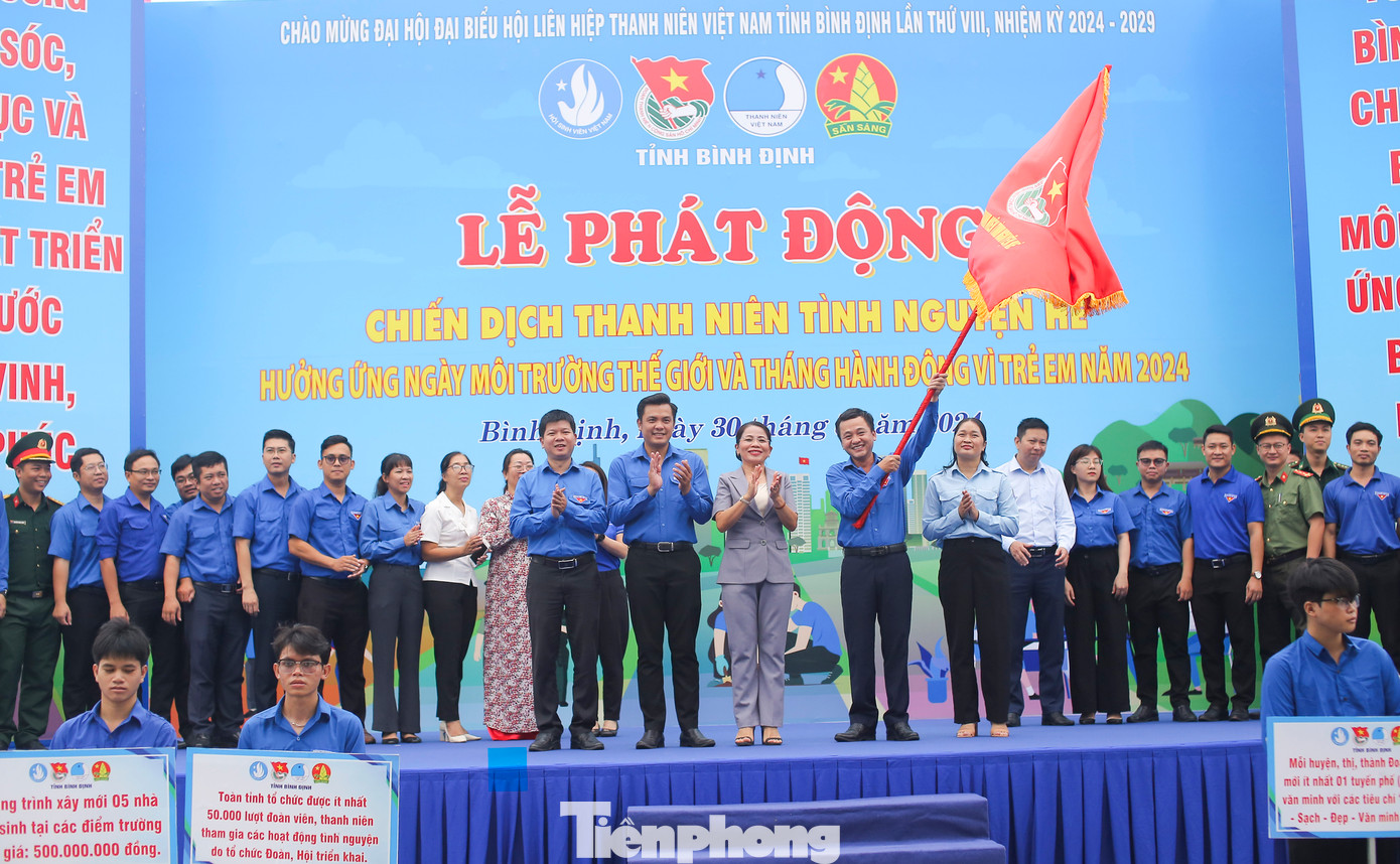 Tuổi trẻ Bình Định ra quân Chiến dịch Thanh niên tình nguyện hè 2024. Ảnh: Trương Định