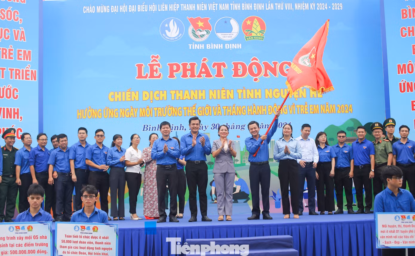 Tuổi trẻ Bình Định ra quân Chiến dịch Thanh niên tình nguyện hè 2024. Ảnh: Trương Định