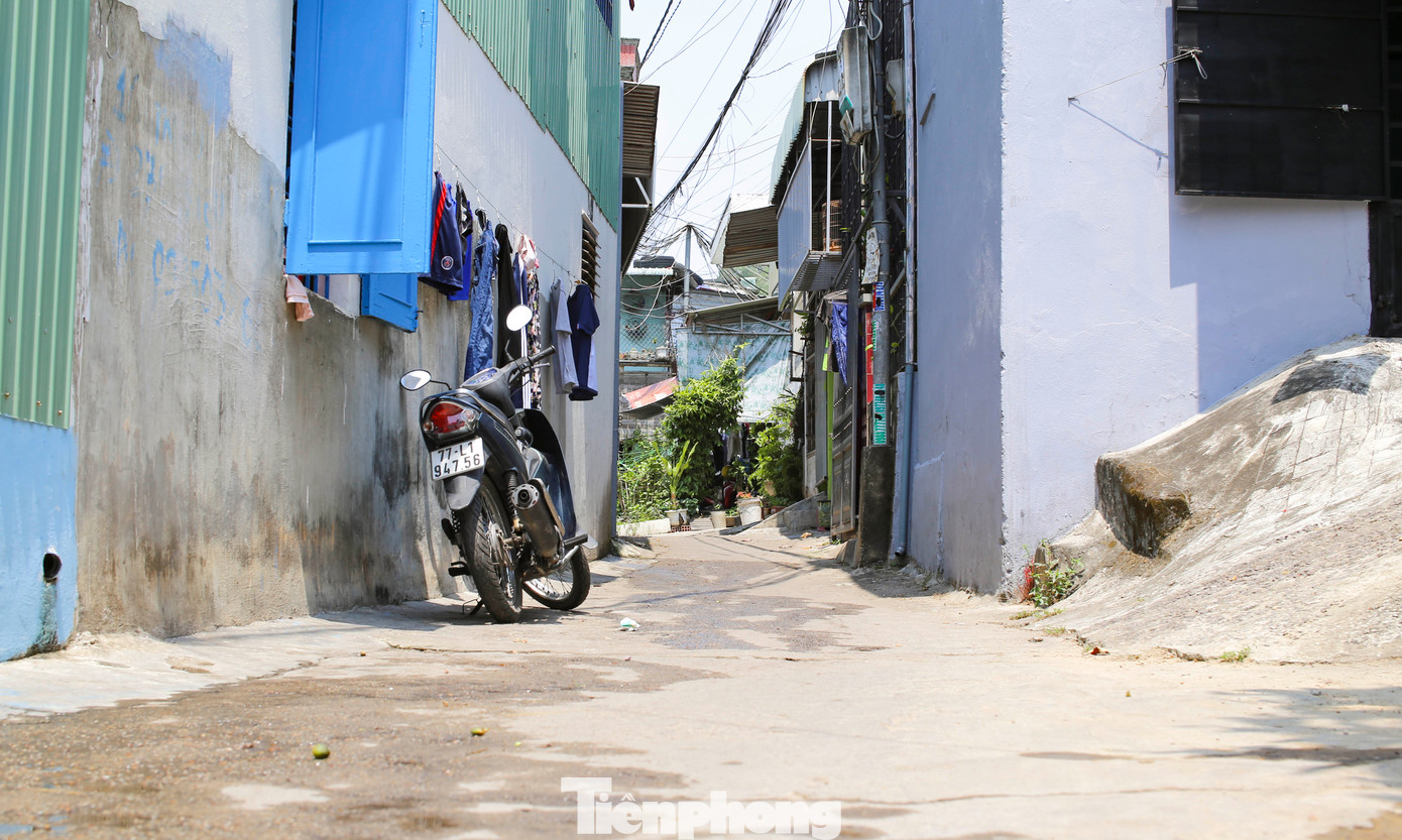 Cụ thể, làm rõ các nội dung: Các khoản kinh phí đã thực hiện chi trả cho các đơn vị có liên quan xử lý như thế nào? Các hộ dân nằm trong phạm vi tuyến đường có tiếp tục thực hiện chỉnh trang hay không? Các hộ dân đã chi tiền bồi thường, hỗ trợ giải phóng mặt bằng xử lý như thế nào? Khu tái định cư phục vụ dự án có nên tiếp tục làm hay không?... Ảnh: Trương Định Cụ thể, làm rõ các nội dung: Các khoản kinh phí đã thực hiện chi trả cho các đơn vị có liên quan xử lý như thế nào? Các hộ dân nằm trong phạm vi tuyến đường có tiếp tục thực hiện chỉnh trang hay không? Các hộ dân đã chi tiền bồi thường, hỗ trợ giải phóng mặt bằng xử lý như thế nào? Khu tái định cư phục vụ dự án có nên tiếp tục làm hay không?... Ảnh: Trương Định