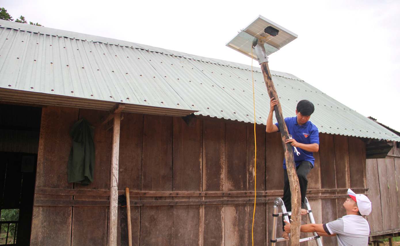 Dù chưa có điện lưới quốc gia, thôn O2 hiện đã có điện năng lượng mặt trời để sử dụng.
