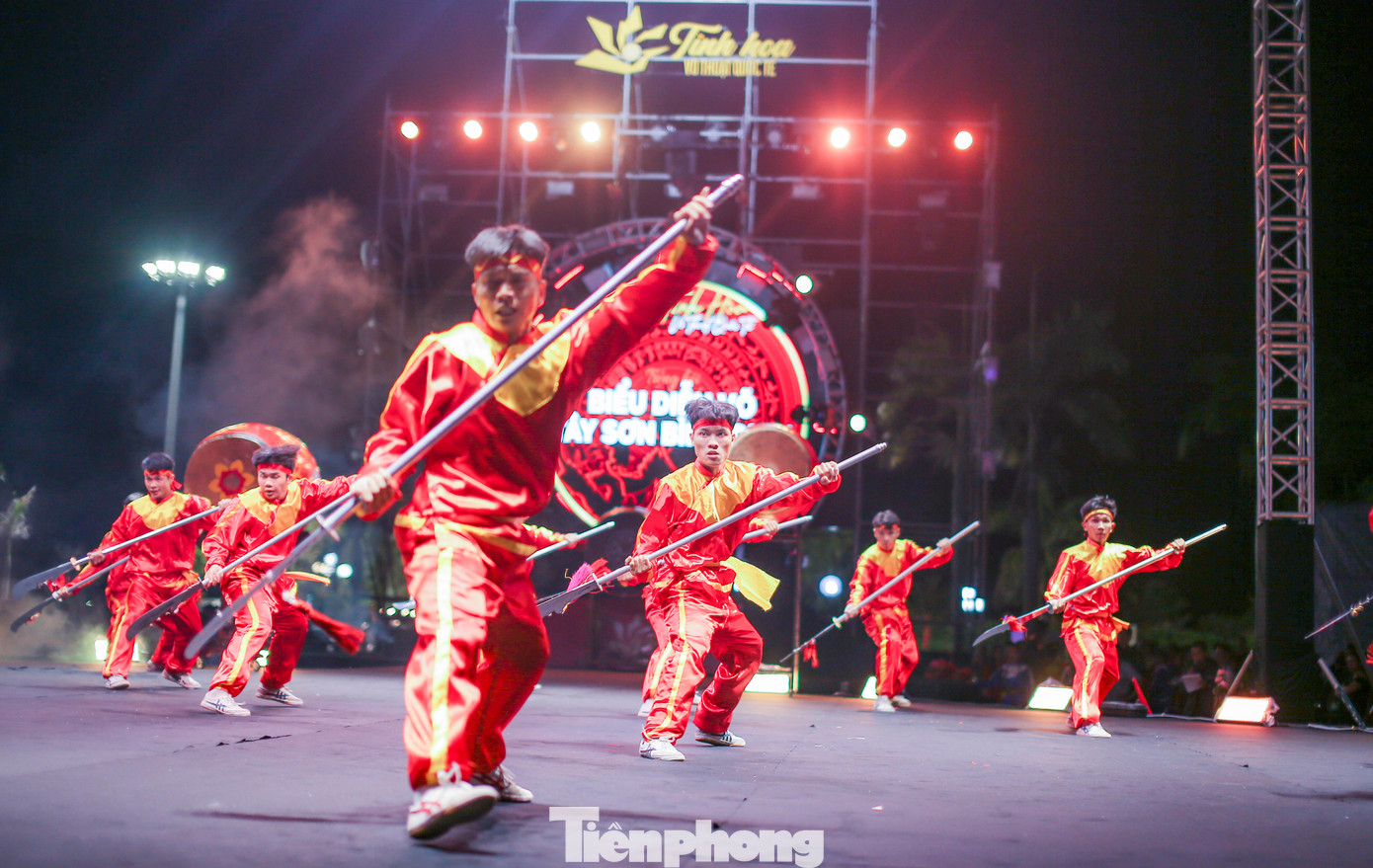 Biểu diễn võ Tây Sơn Bình Định. Ảnh: Trương Định Biểu diễn võ Tây Sơn Bình Định. Ảnh: Trương Định