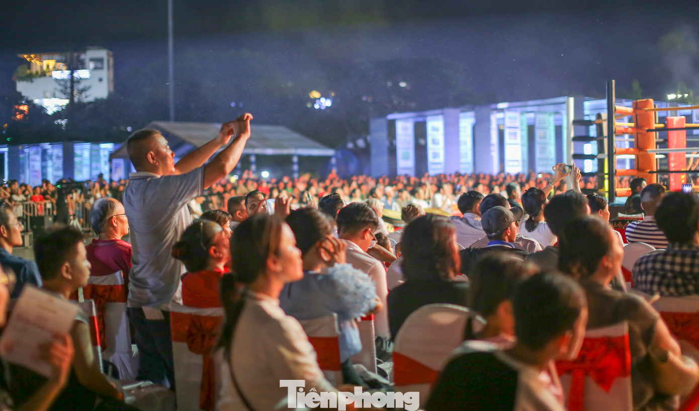 Sự kiện thu hút đông đảo người dân, du khách. Ảnh: Trương Định Sự kiện thu hút đông đảo người dân, du khách. Ảnh: Trương Định