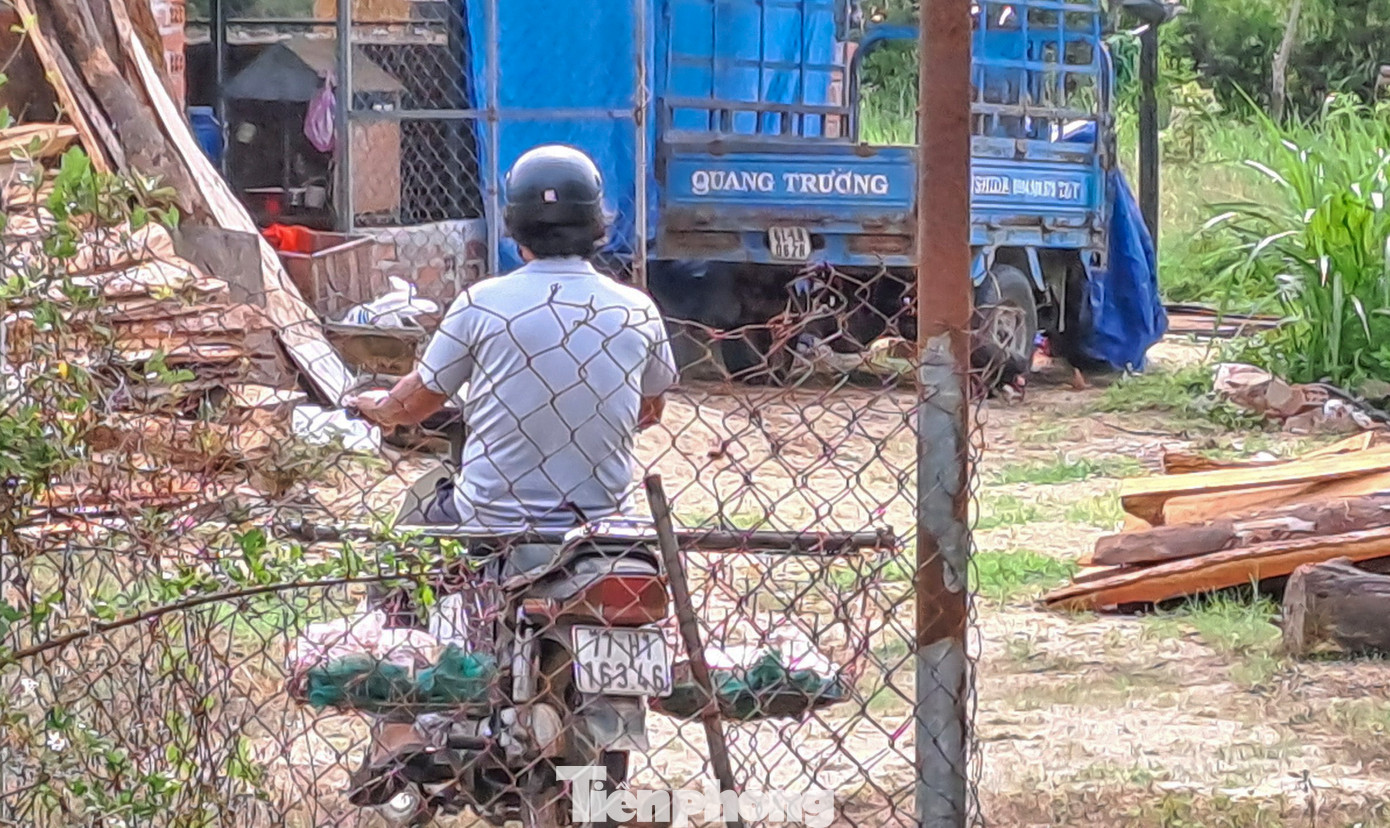 Sáng 20/5, tại đây vẫn có hiện tượng tiếp tục thu gom mỡ bò để chuẩn bị nấu. Ảnh: T.Đ Sáng 20/5, tại đây vẫn có hiện tượng tiếp tục thu gom mỡ bò để chuẩn bị nấu. Ảnh: T.Đ