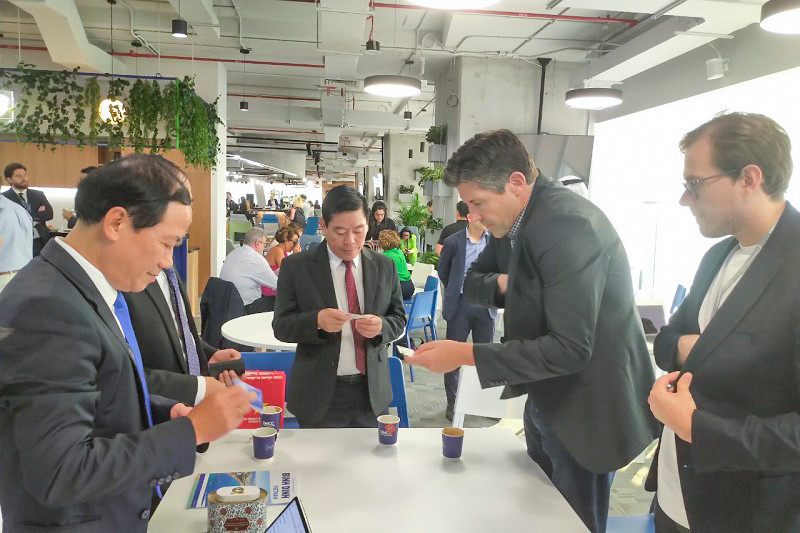 Đoàn công tác tỉnh Bình Định trao đổi thông tin với nhiều doanh nghiệp tại UAE.