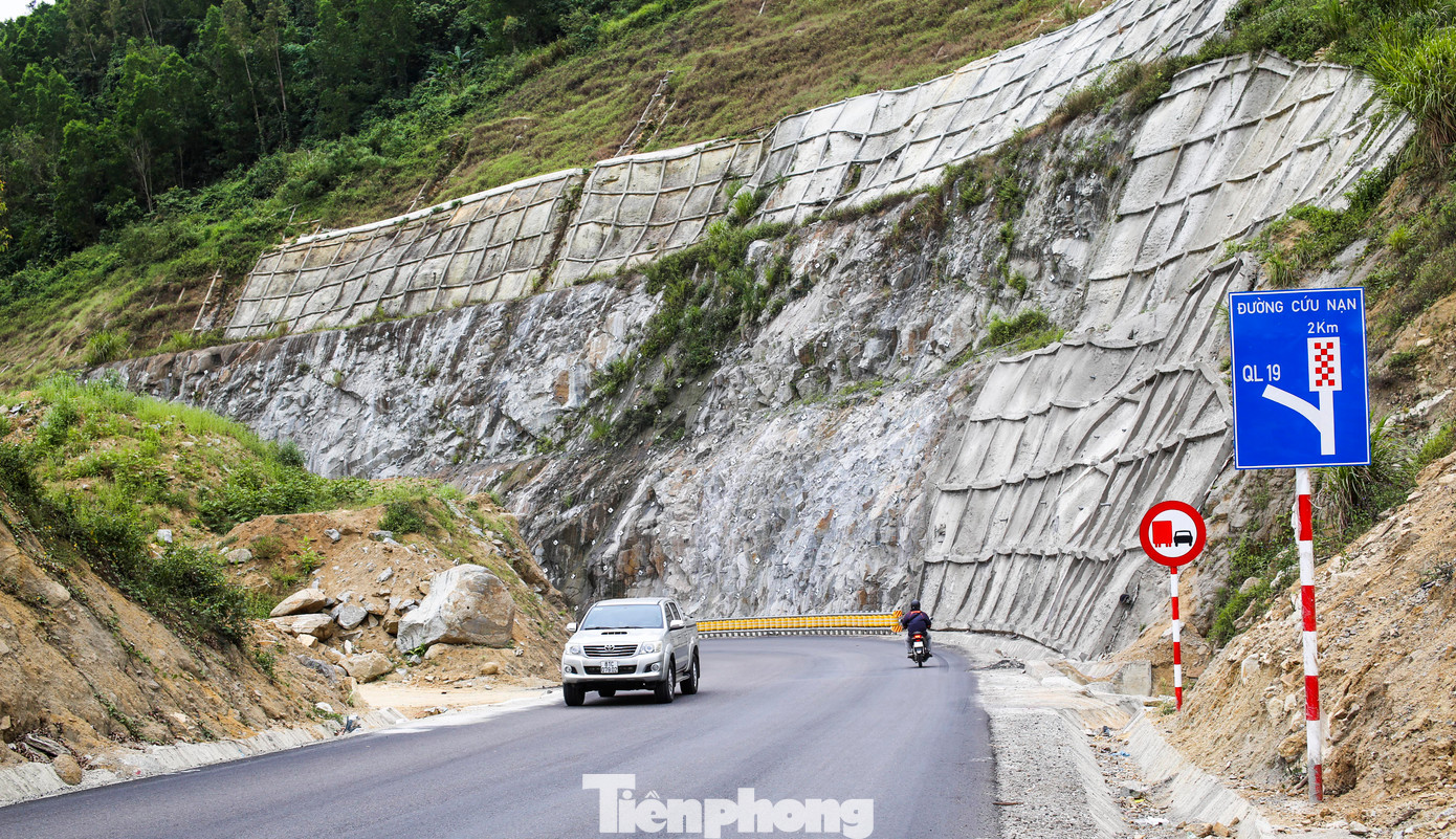 Dự án tăng cường kết nối giao thông khu vực Tây Nguyên trên Quốc lộ 19 do Ban Quản lý dự án 2 làm chủ đầu tư. Dự án có chiều dài 143km, đi qua địa bàn tỉnh Gia Lai (dài 126km) và Bình Định (dài 17km), tổng mức đầu tư khoảng 155,8 triệu USD (hơn 3.600 tỷ đồng). Ảnh: Trương Định
