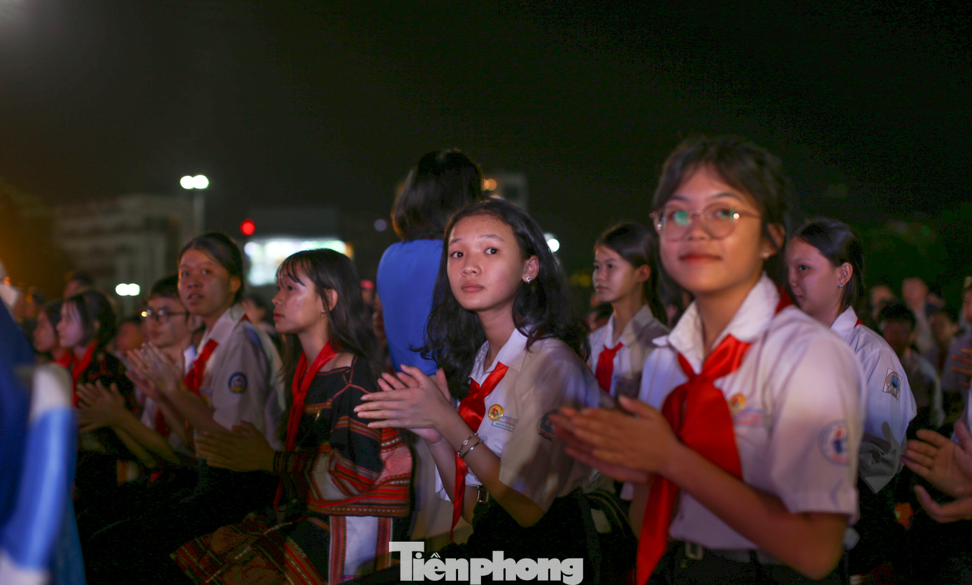 200 đại biểu Cháu ngoan Bác Hồ xuất sắc trong toàn tỉnh cùng hơn 200 bạn thiếu nhi TP. Quy Nhơn có mặt tại chương trình. Ảnh: Trương Định