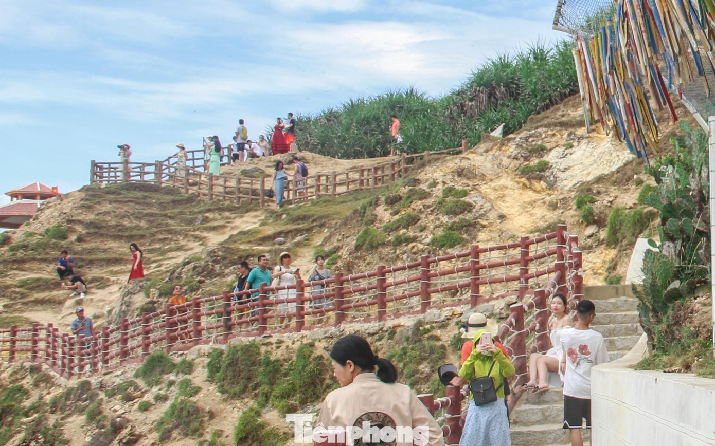 Khu du lịch Eo Gió (ảnh: Trương Định). Khu du lịch Eo Gió (ảnh: Trương Định).