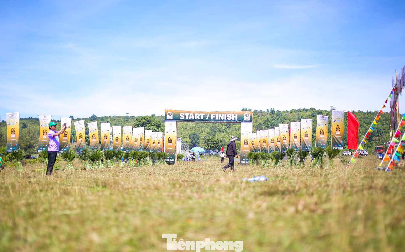 Đặc biệt, ngày hội sẽ có giải chạy khám phá La Vuông, thu hút hơn 1.000 người đăng ký. Giải gồm 4 cự ly thi đấu là 7 km, 15 km, 35 km và 55 km. Ảnh: Trương Định. Đặc biệt, ngày hội sẽ có giải chạy khám phá La Vuông, thu hút hơn 1.000 người đăng ký. Giải gồm 4 cự ly thi đấu là 7 km, 15 km, 35 km và 55 km. Ảnh: Trương Định.