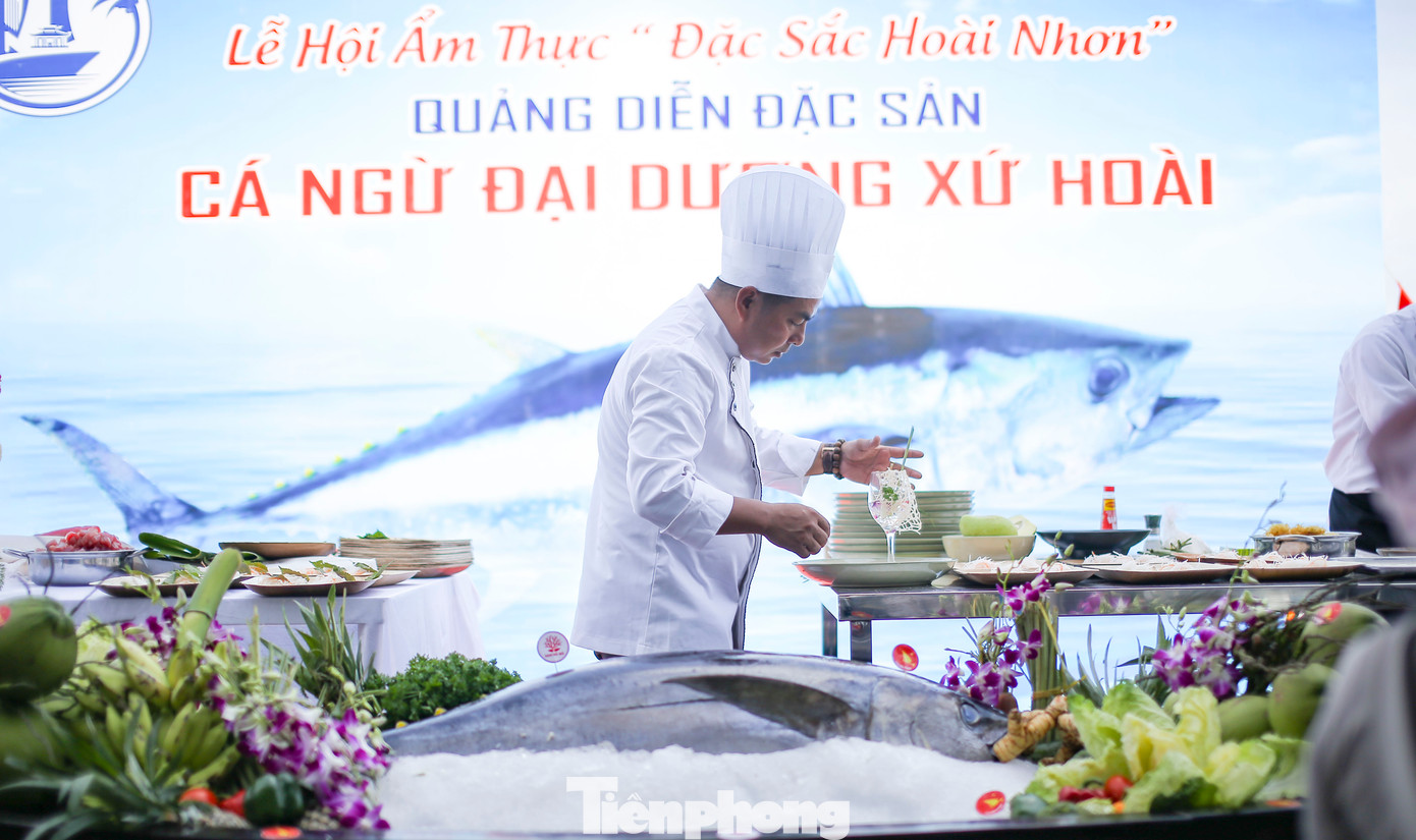 Tại ngày hội sẽ diễn ra nhiều hoạt động như diễu hành đường phố Rồng Xanh La Vuông, chương trình nghệ thuật La Vuông – Cao nguyên xanh vẫy gọi, trưng bày các gian hàng sản phẩm Ocop, ẩm thực đặc trưng, trình diễn các sản vật nổi bật, tham quan các điểm check-in, các điểm đến du lịch tại ngày hội, chương trình biểu diễn của nhạc sĩ, ca sĩ, ban nhạc, nghệ thuật trống, đàn đá, múa Chăm, các môn thể thao, trò chơi dân gian... Ảnh: Trương Định. Tại ngày hội sẽ diễn ra nhiều hoạt động như diễu hành đường phố Rồng Xanh La Vuông, chương trình nghệ thuật La Vuông – Cao nguyên xanh vẫy gọi, trưng bày các gian hàng sản phẩm Ocop, ẩm thực đặc trưng, trình diễn các sản vật nổi bật, tham quan các điểm check-in, các điểm đến du lịch tại ngày hội, chương trình biểu diễn của nhạc sĩ, ca sĩ, ban nhạc, nghệ thuật trống, đàn đá, múa Chăm, các môn thể thao, trò chơi dân gian... Ảnh: Trương Định.