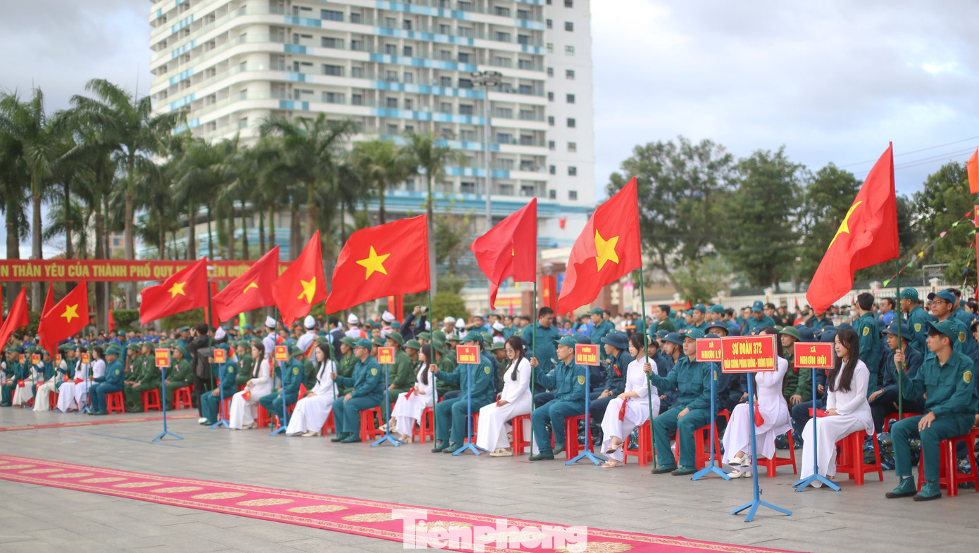 Năm 2025, TP. Quy Nhơn được giao chỉ tiêu tuyển chọn gọi 389 thanh niên nhập ngũ vào quân đội và thực hiện nghĩa vụ tham gia công an nhân dân. Ảnh: Trương Định