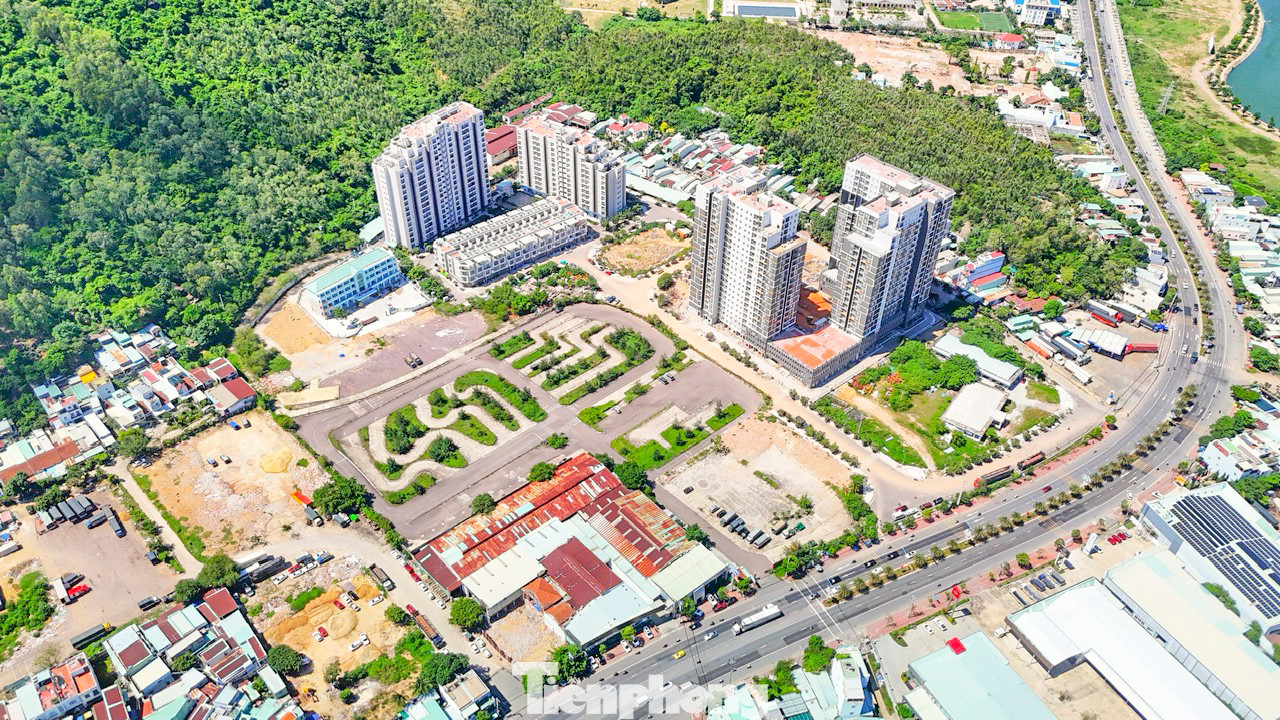 Dự án khu dân cư, dịch vụ và giáo dục phía Tây đường Tây Sơn phía Bắc giáp đường giao thông; phía Nam giáp khu dân cư hiện trạng và đường giao thông; phía Đông giáp đường song hành với đường Quốc lộ 1D; phía Tây giáp khu dân cư hiện trạng và núi Vũng Chua. Ảnh: Nguyễn Gia