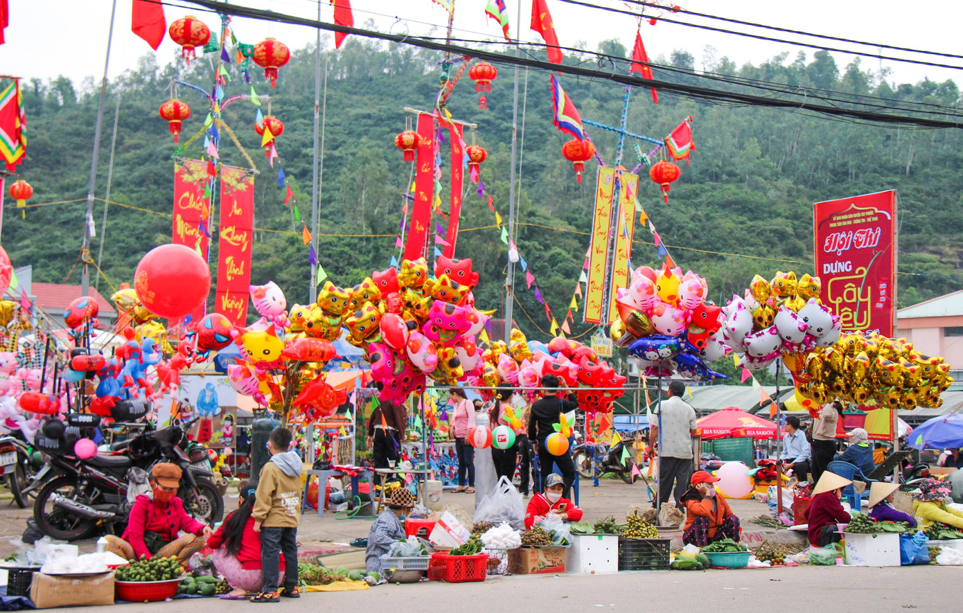 Đã thành nét đẹp văn hóa truyền thống của người dân Bình Định, đúng mùng 1 Tết Nguyên đán, người dân ở khắp nơi lại nô nức đi chợ Gò ở khu phố Phong Thạnh (thị trấn Tuy Phước, huyện Tuy Phước). Chợ chỉ họp 1 ngày duy nhất, nên có nét rất riêng mà không giống các phiên chợ họp bình thường hàng ngày.