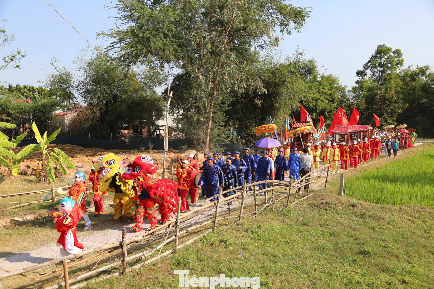 Hàng năm, lễ hội được tổ chức trong 3 ngày (từ ngày cuối cùng của tháng Giêng âm lịch đến ngày 2 tháng Hai âm lịch). Lễ hội diễn ra với nhiều nghi lễ, tín ngưỡng mang tính đặc trưng của vùng cảng thị xưa, như lễ tế các vị thần linh đã phù hộ cho người đi biển, buôn bán, che chở cho đời sống tinh thần, vật chất của người dân, bảo hộ cho việc sinh sản mẹ tròn con vuông, lễ rước các biểu trưng ngư, tiều, canh, mục với những hình tượng, như người đốn cây, khai phá rừng ngập mặn, nông dân vỡ ruộng đắp bờ, ngư dân bủa lưới đánh cá, người chăn nuôi gia súc… Ảnh: Tư liệu.
