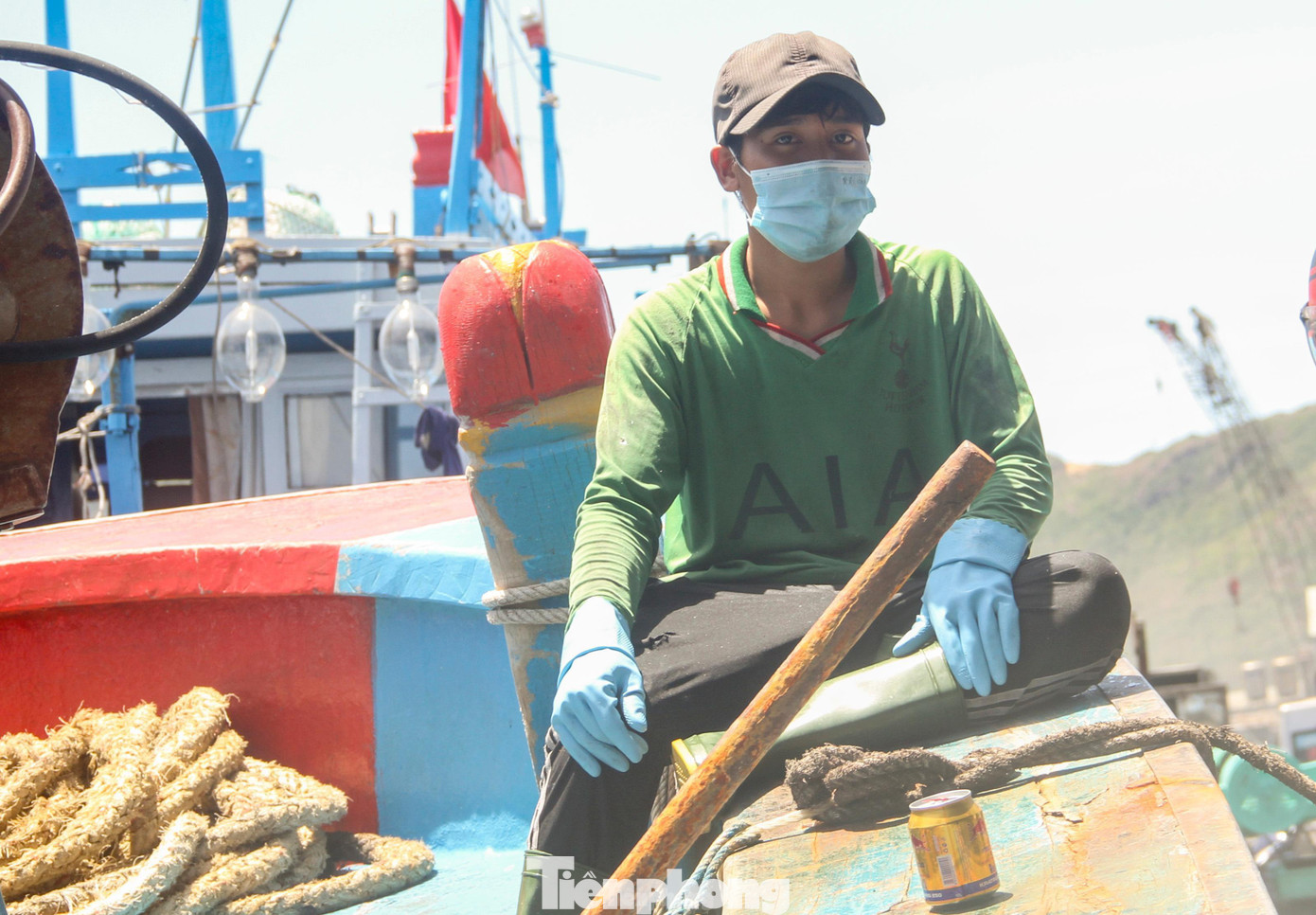 Lao động làm việc tại Cảng cá Quy Nhơn.
