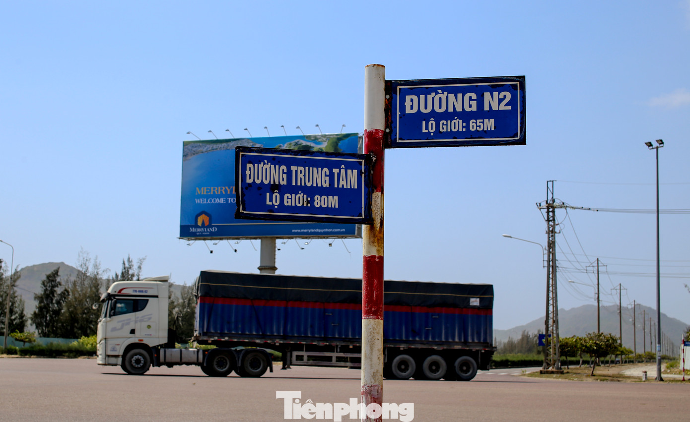 Khu Kinh tế Nhơn Hội có nhiều thế về kết nối giao thông, bao gồm Quốc lộ 19, Quốc lộ 1A, Cảng biển Quy Nhơn, Cảng hàng không Phù Cát... Ảnh: Trương Định Khu Kinh tế Nhơn Hội có nhiều thế về kết nối giao thông, bao gồm Quốc lộ 19, Quốc lộ 1A, Cảng biển Quy Nhơn, Cảng hàng không Phù Cát... Ảnh: Trương Định