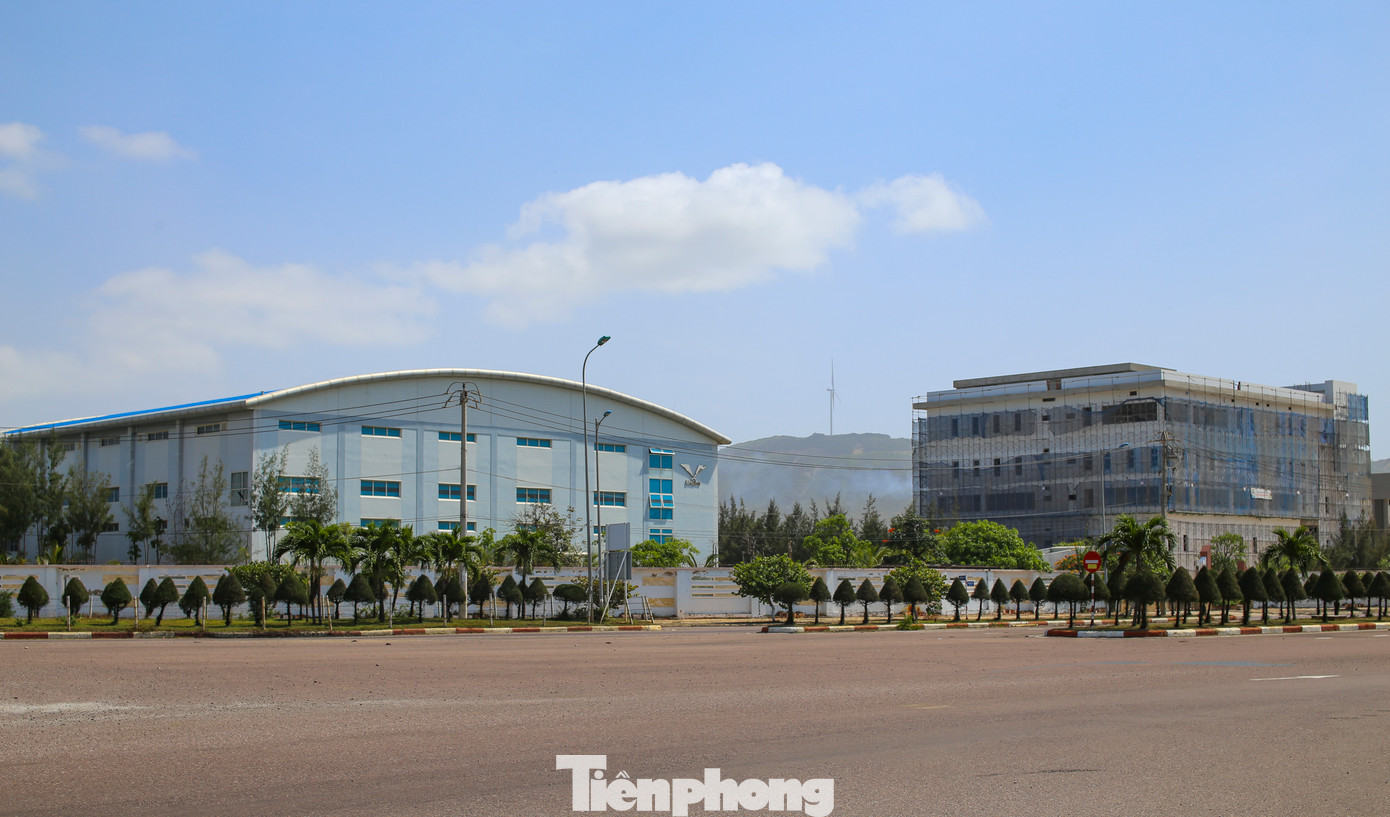 Hạ tầng trong Khu Kinh tế Nhơn Hội hiện nay. Ảnh: Trương Định Hạ tầng trong Khu Kinh tế Nhơn Hội hiện nay. Ảnh: Trương Định