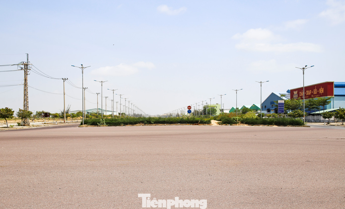 Hạ tầng trong Khu Kinh tế Nhơn Hội hiện nay. Ảnh: Trương Định Hạ tầng trong Khu Kinh tế Nhơn Hội hiện nay. Ảnh: Trương Định