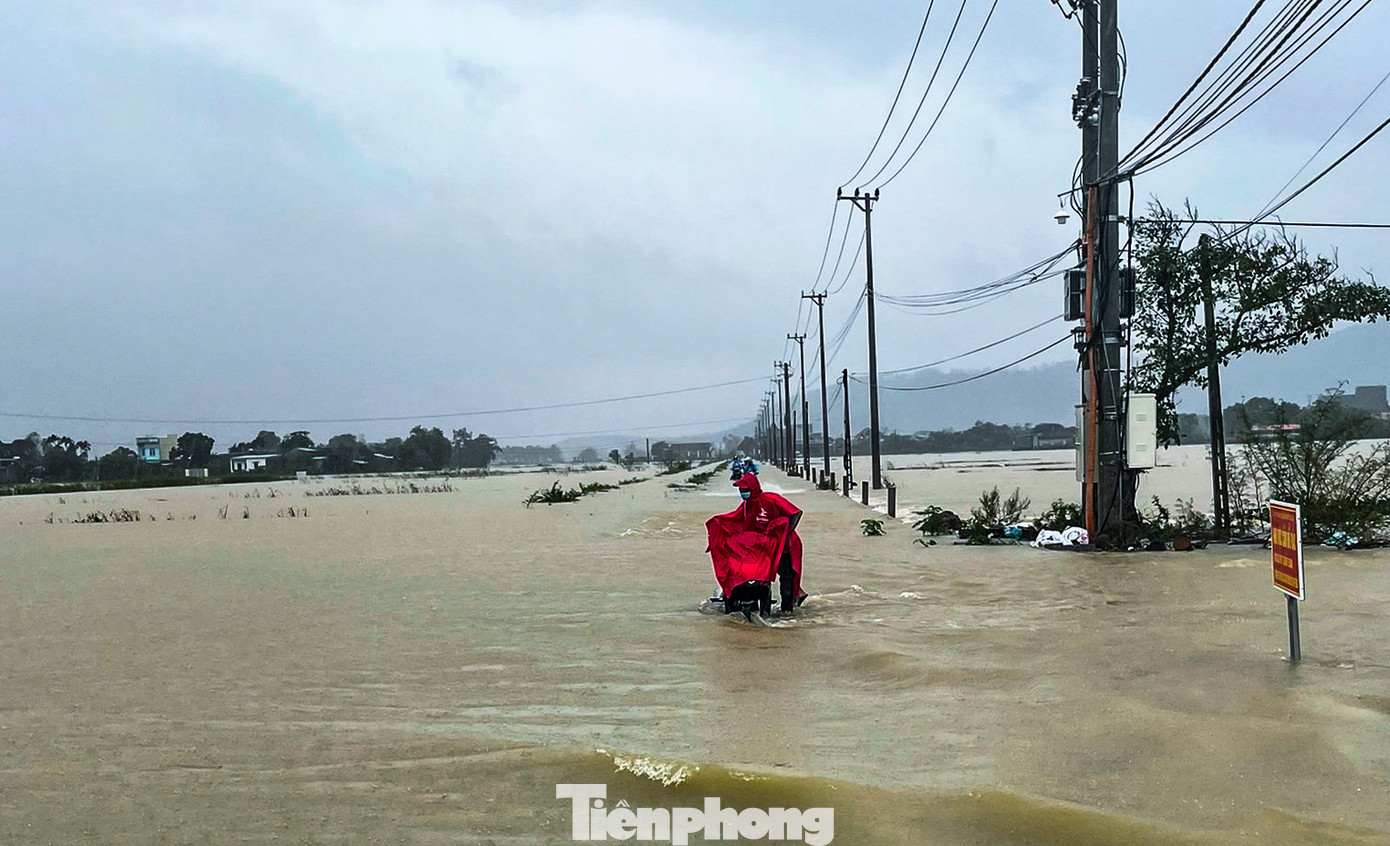 Do ảnh hưởng của áp thấp nhiệt đới trên Biển Đông trong 6h qua, khu vực Bình Định đã có mưa vừa, mưa to. (Ảnh minh họa)