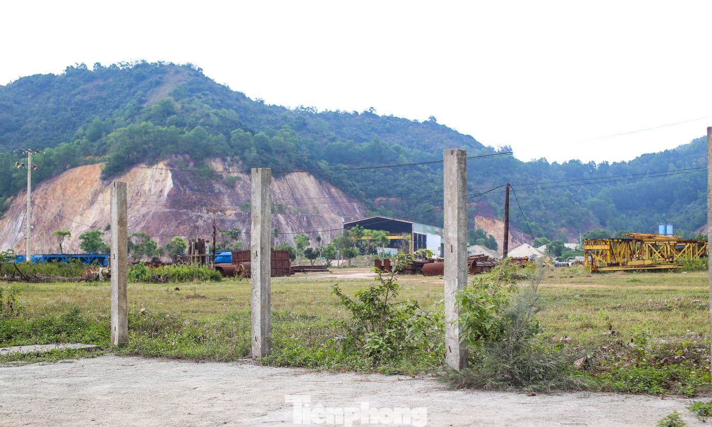 Dự án hoang hóa. Ảnh: Trương Định Dự án hoang hóa. Ảnh: Trương Định