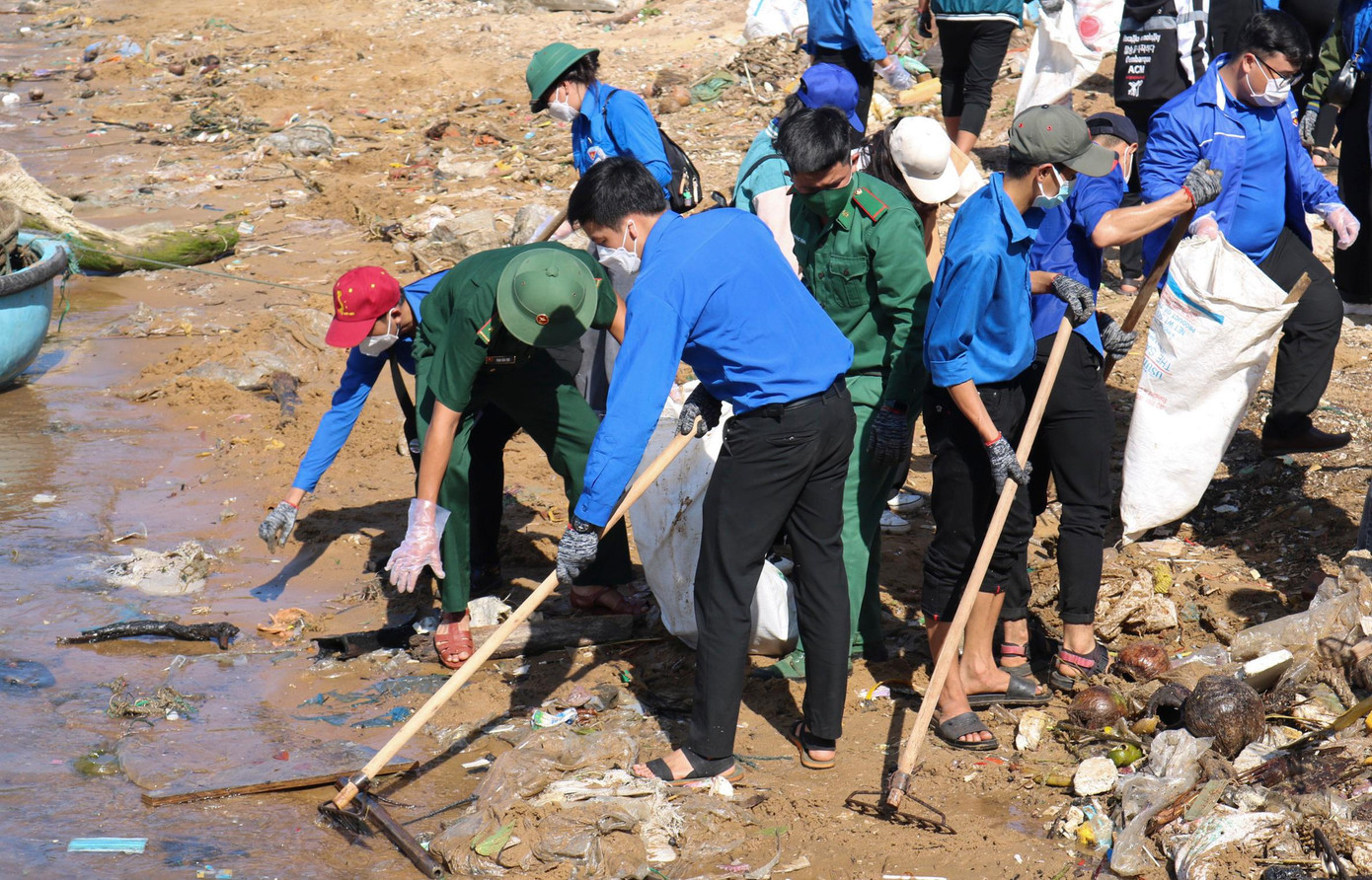 Chung tay làm sạch biển. Chung tay làm sạch biển.